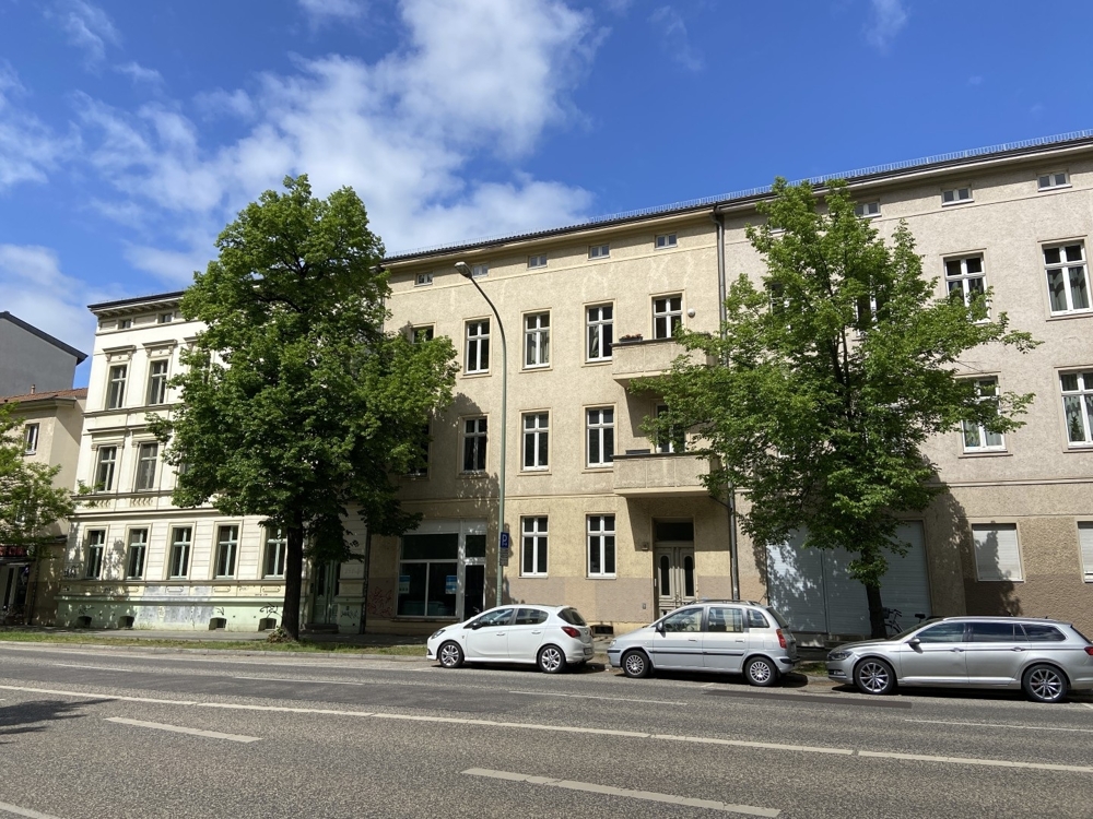 Wohn- und Geschäftshaus mit attraktiven, großen Altbauwohnungen