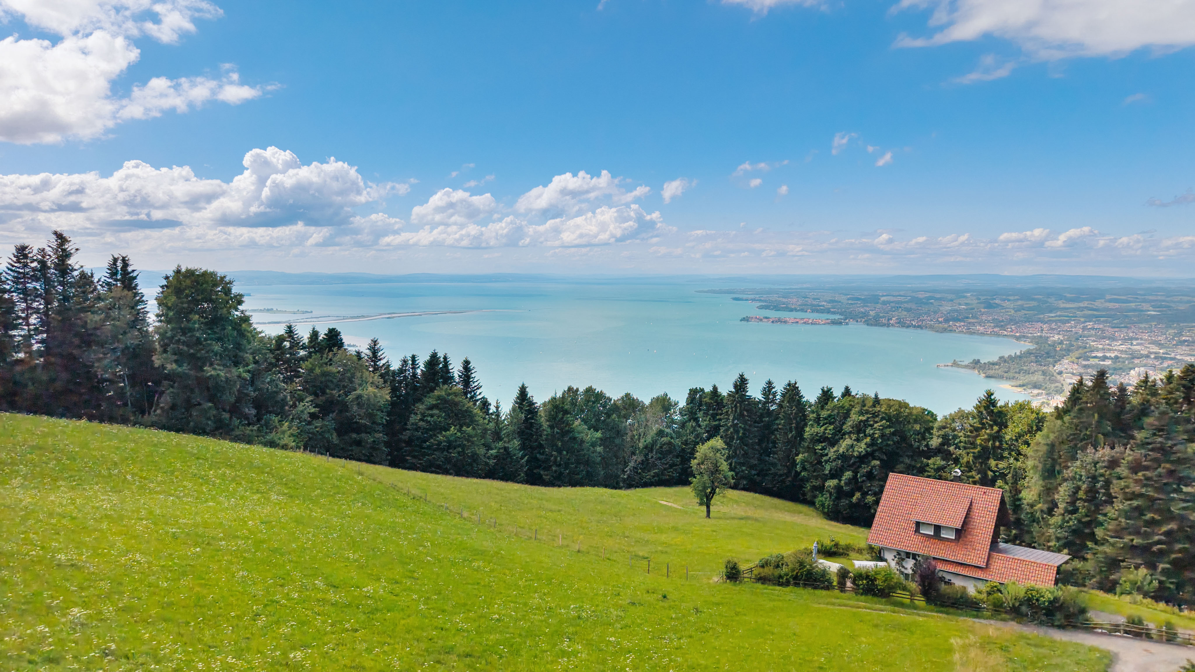 Einzigartiges Ferienjuwel über dem Bodensee – Panorama, Ruhe und Zweitwohnsitzwidmung!