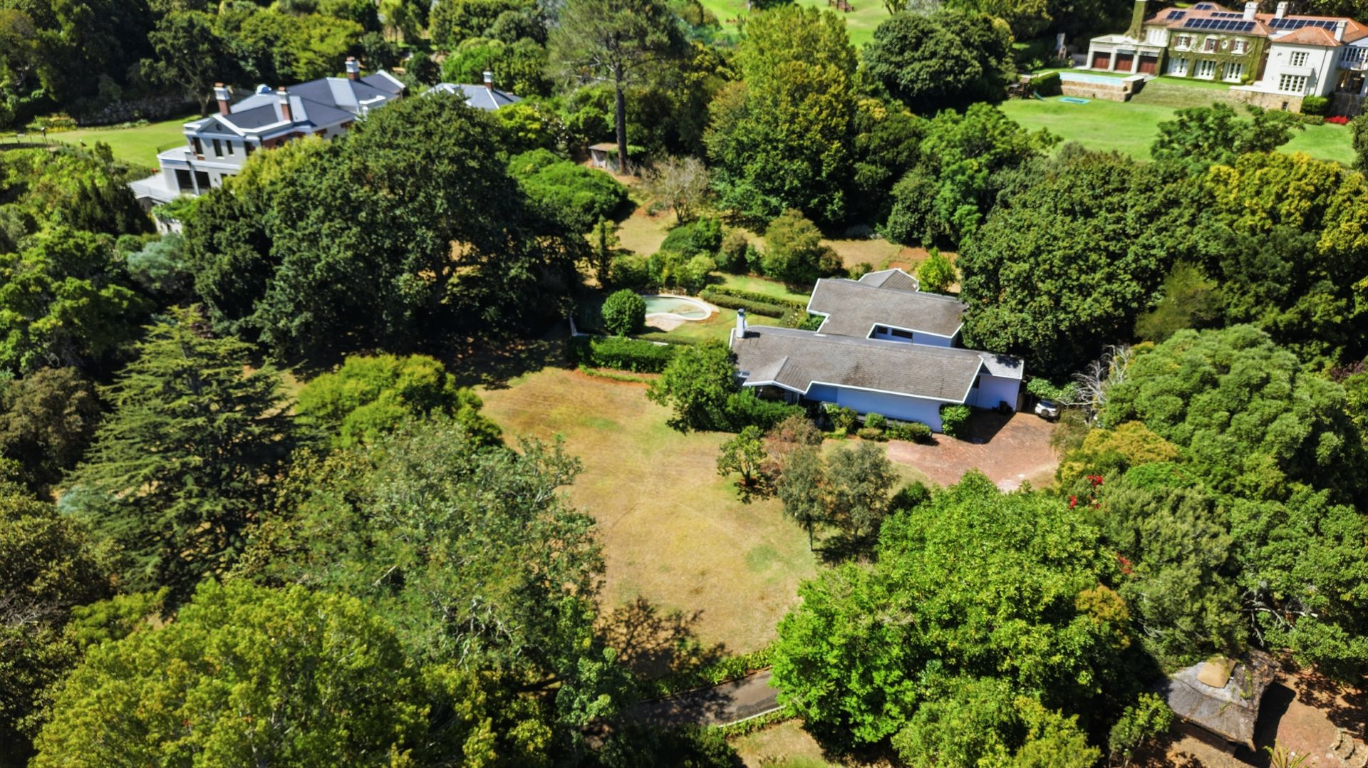 Spacious 4-Bedroom Family Home to Rent – Constantia Heights