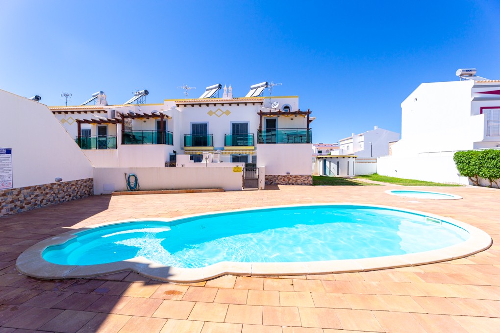 3-bed apartment 600m from Manta Rota beach