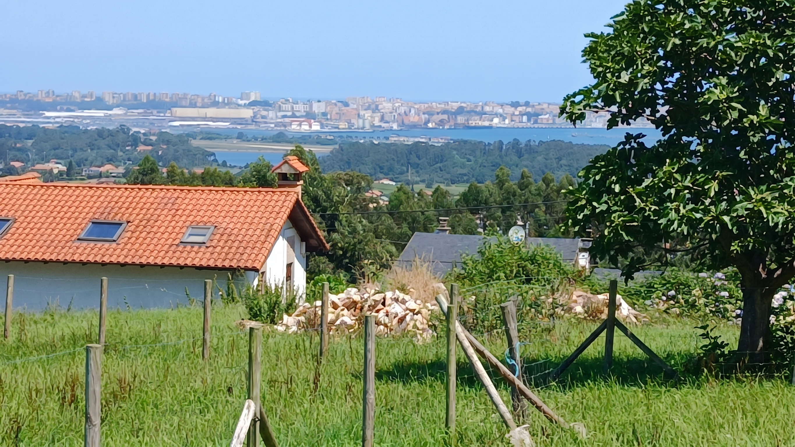 Exclusiva parcela urbana con proyecto y vistas a la Bahía de Santander.