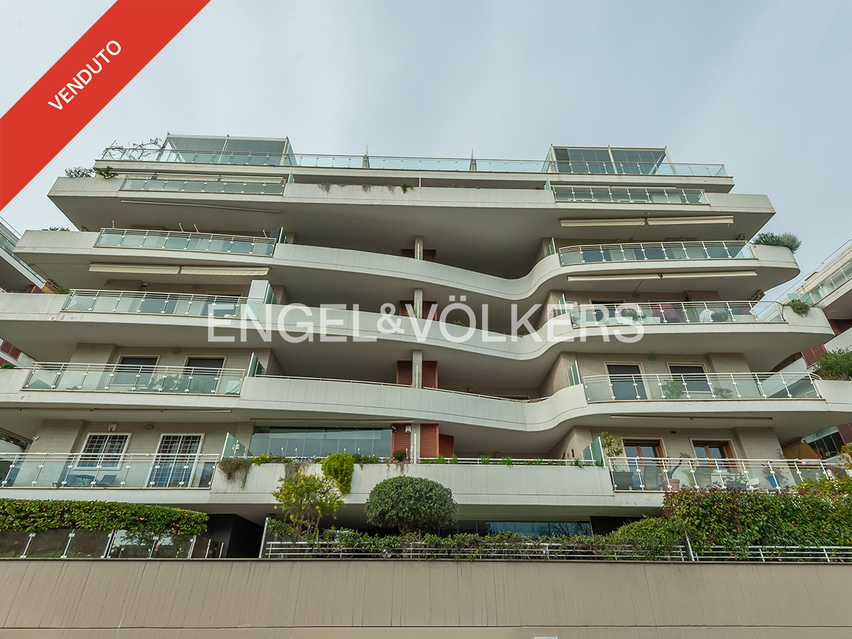 Exclusive three-room apartment with panoramic views in Torrino