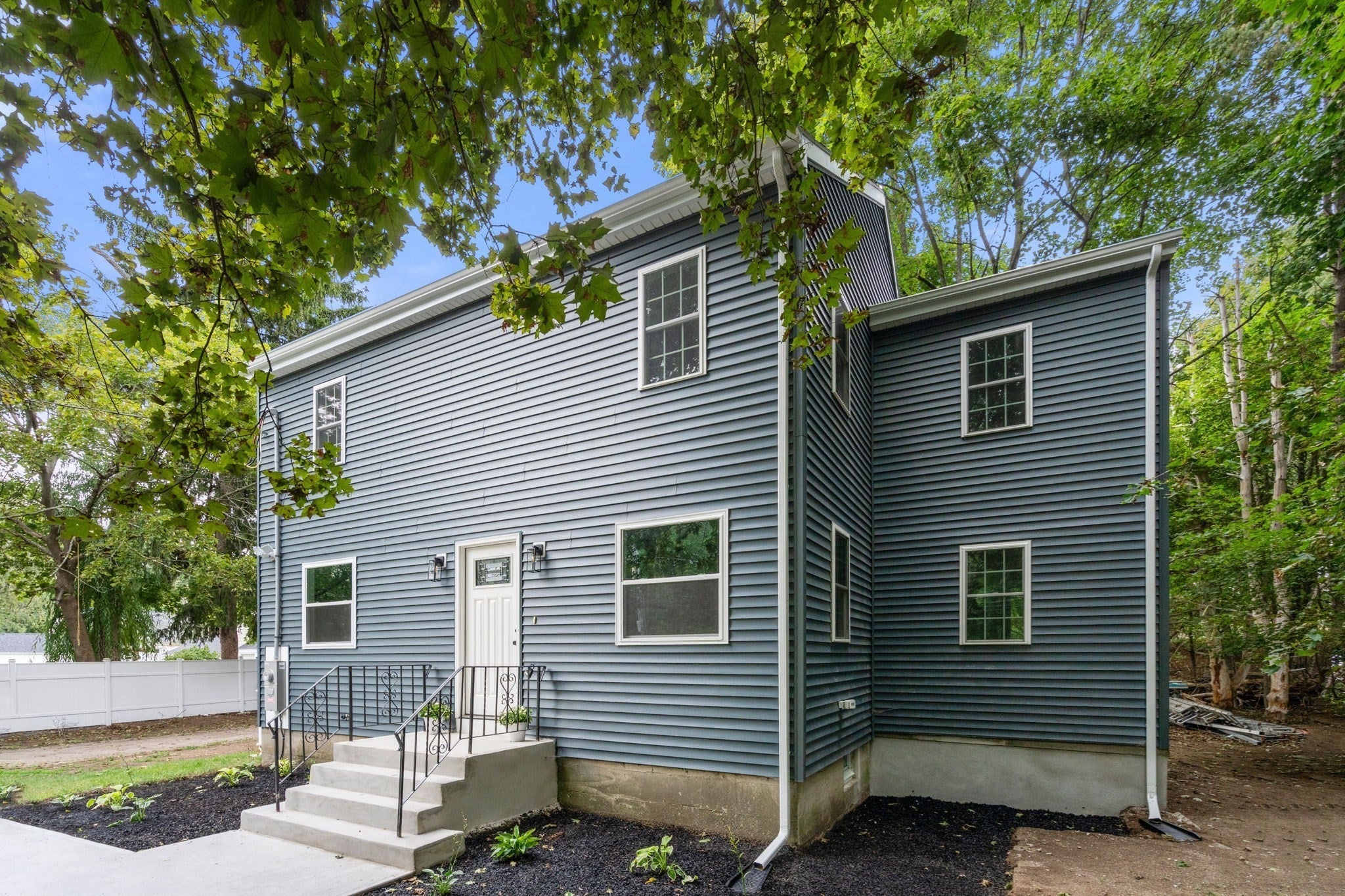 Move-In Ready,. Close to Boston. Fantastic Yard.
