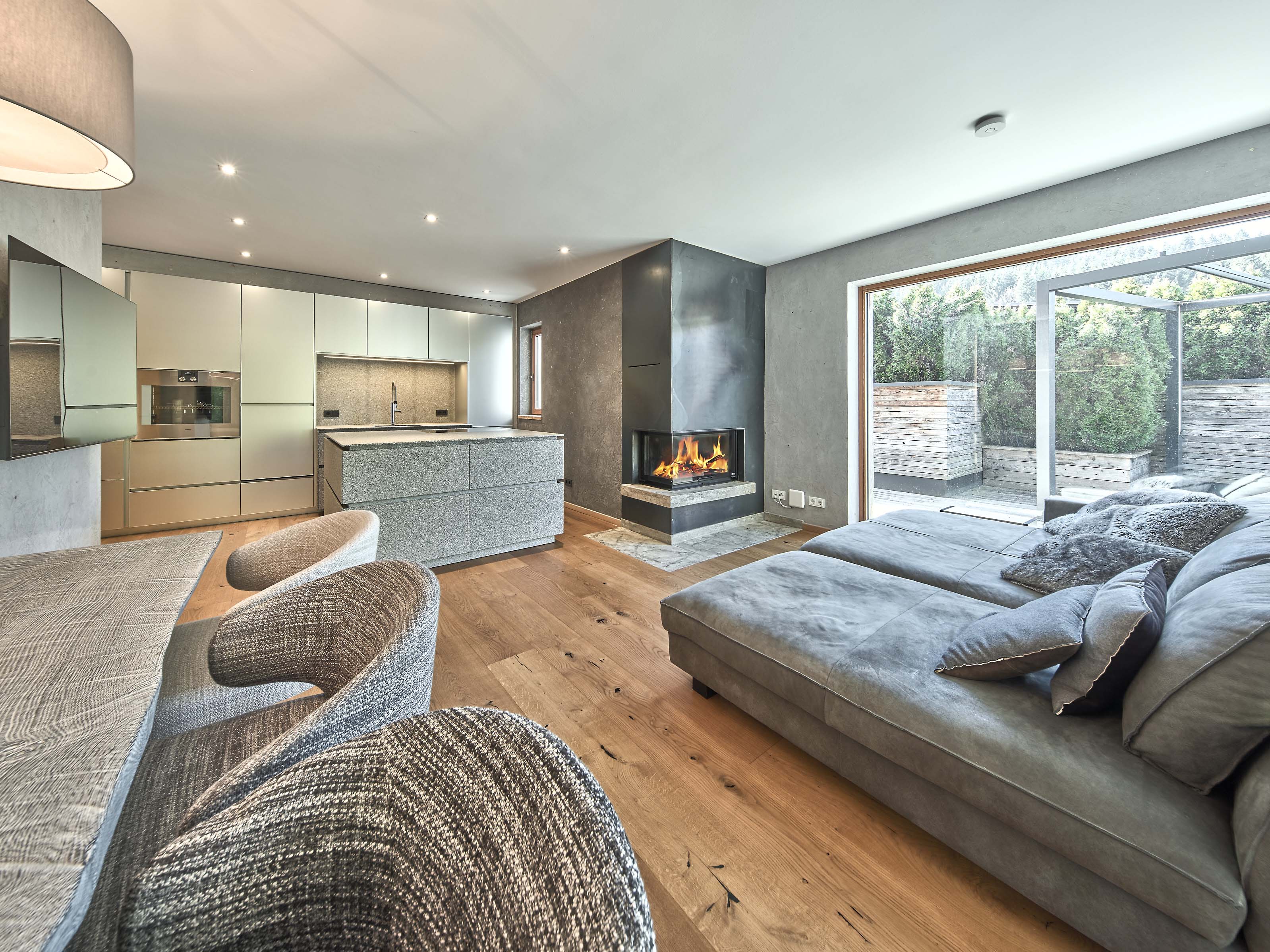Großzügiges Wohnen mit privatem Outdoor-Wohnzimmer