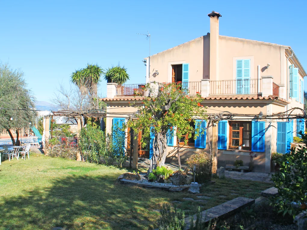 Great family home in the village of Sineu