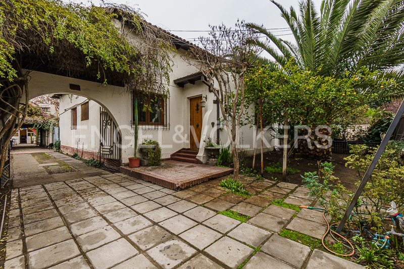 Amplia y clásica casa Ñuñoína - Plaza Tocornal