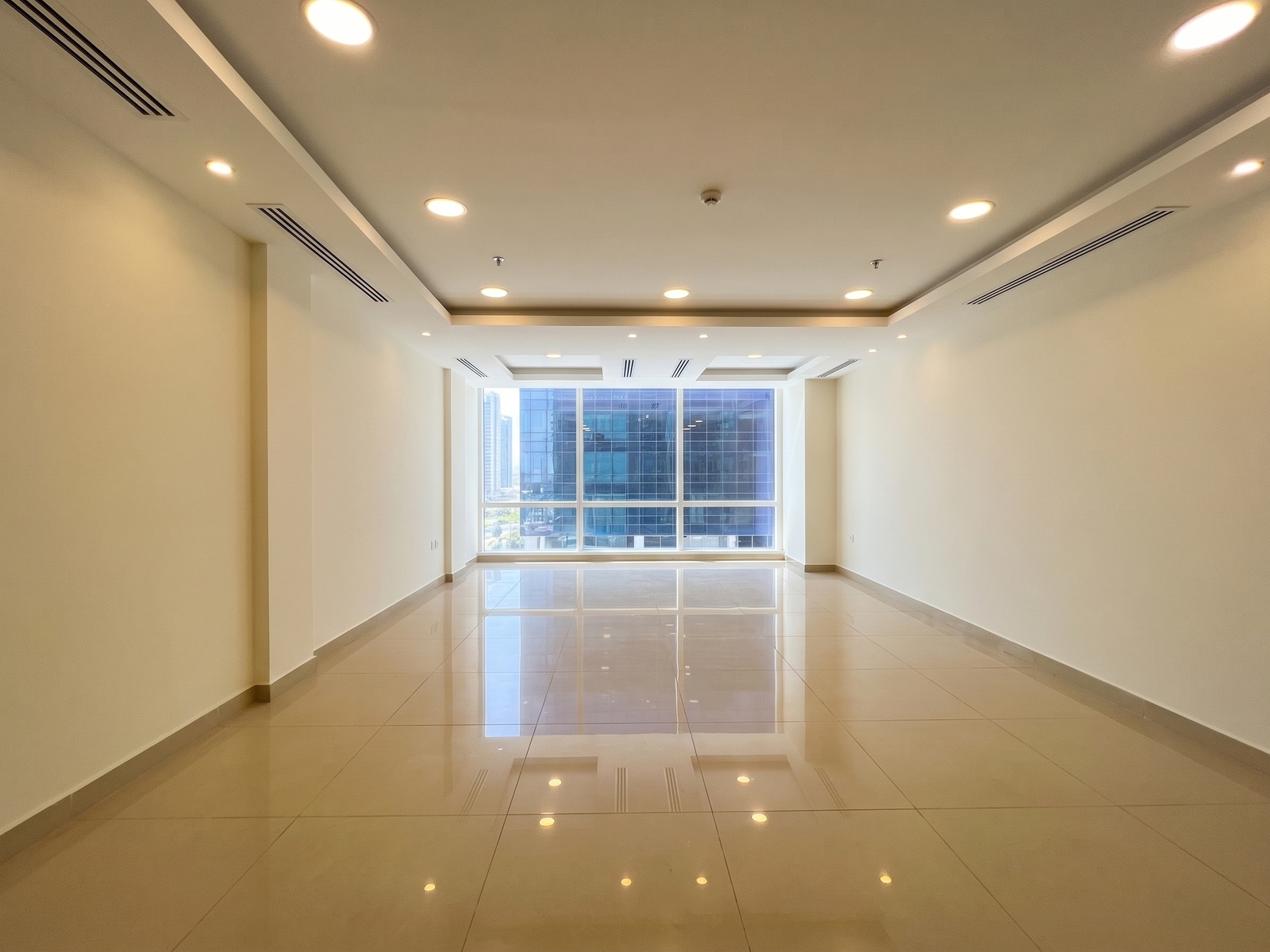 Vacant | Fitted | Spacious | Prime Location