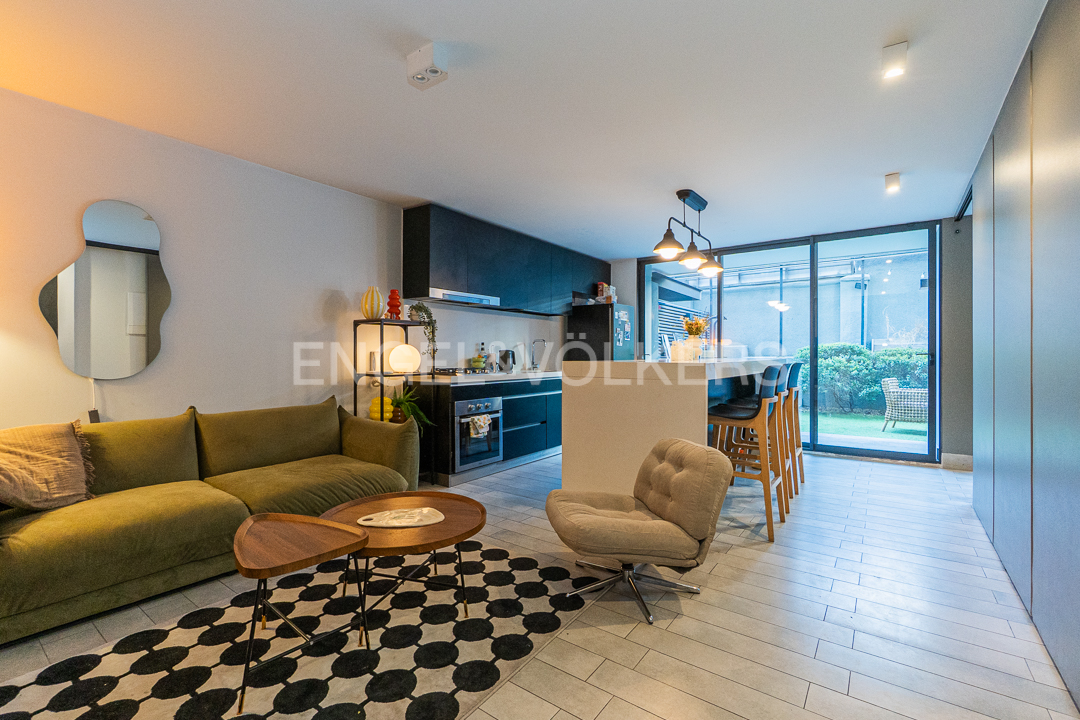1 Dormitorio con amplio patio / Estacionamiento y Bodega
