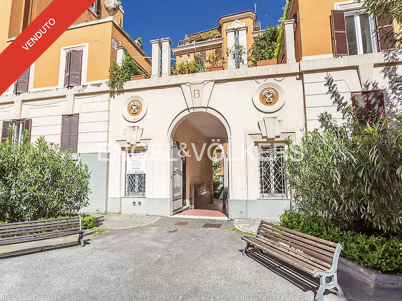 Penthouse with terrace on Via Taranto
