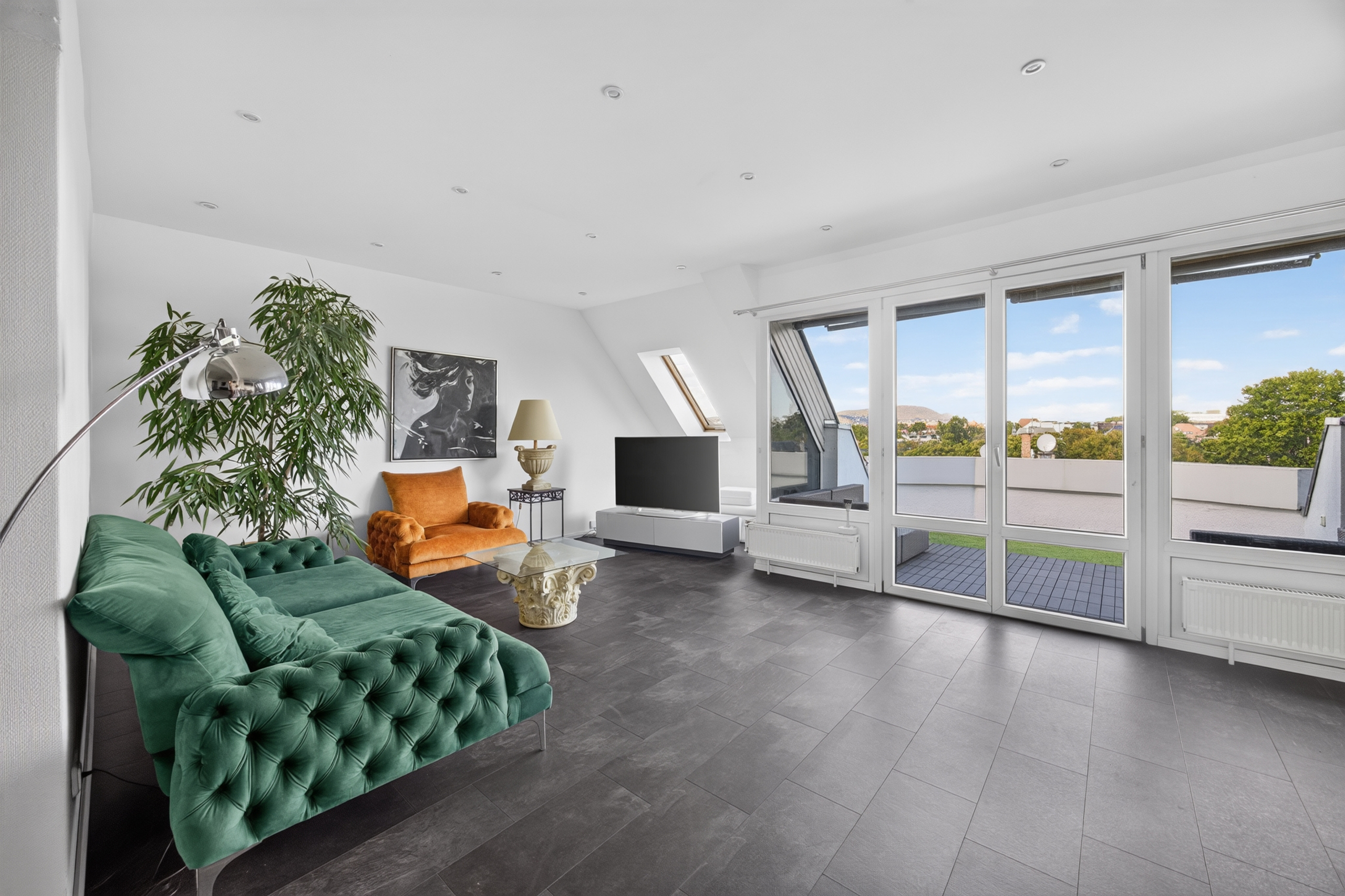 Sophisticated Penthouse Living in the Heart of the Diplomatic Quarter