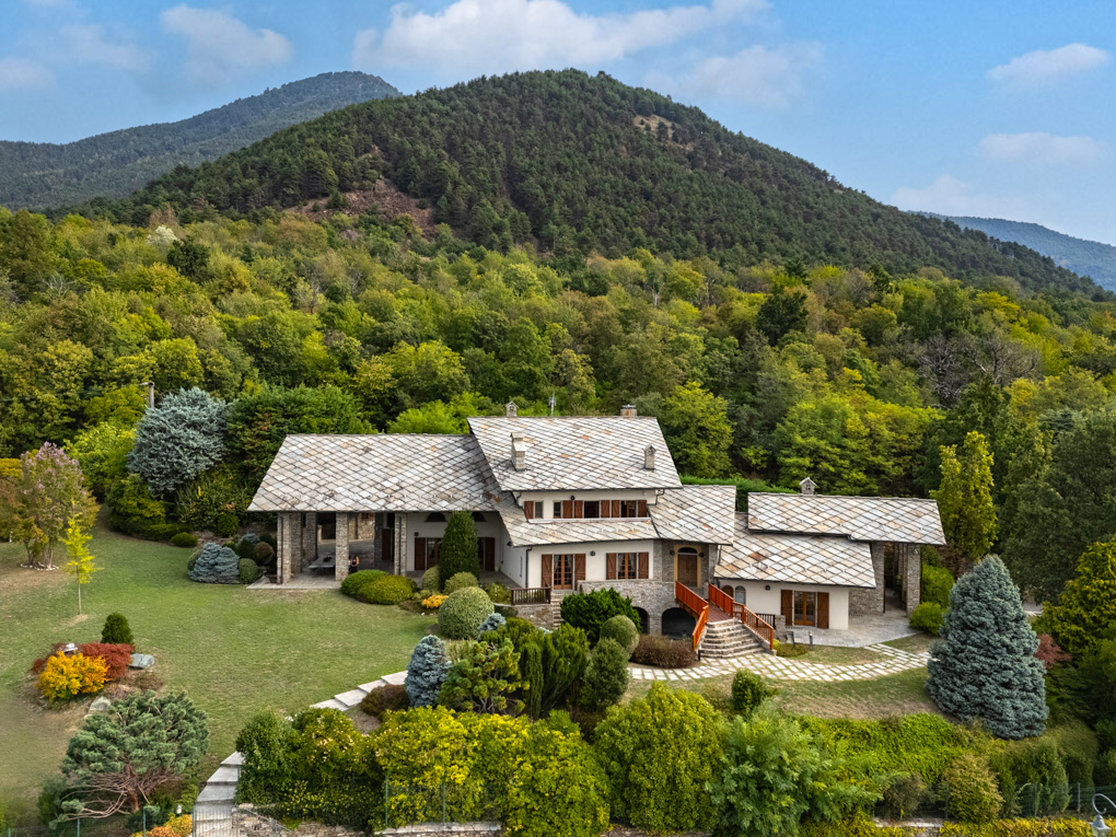 Stone villa overlooking the Sacra di San Michele