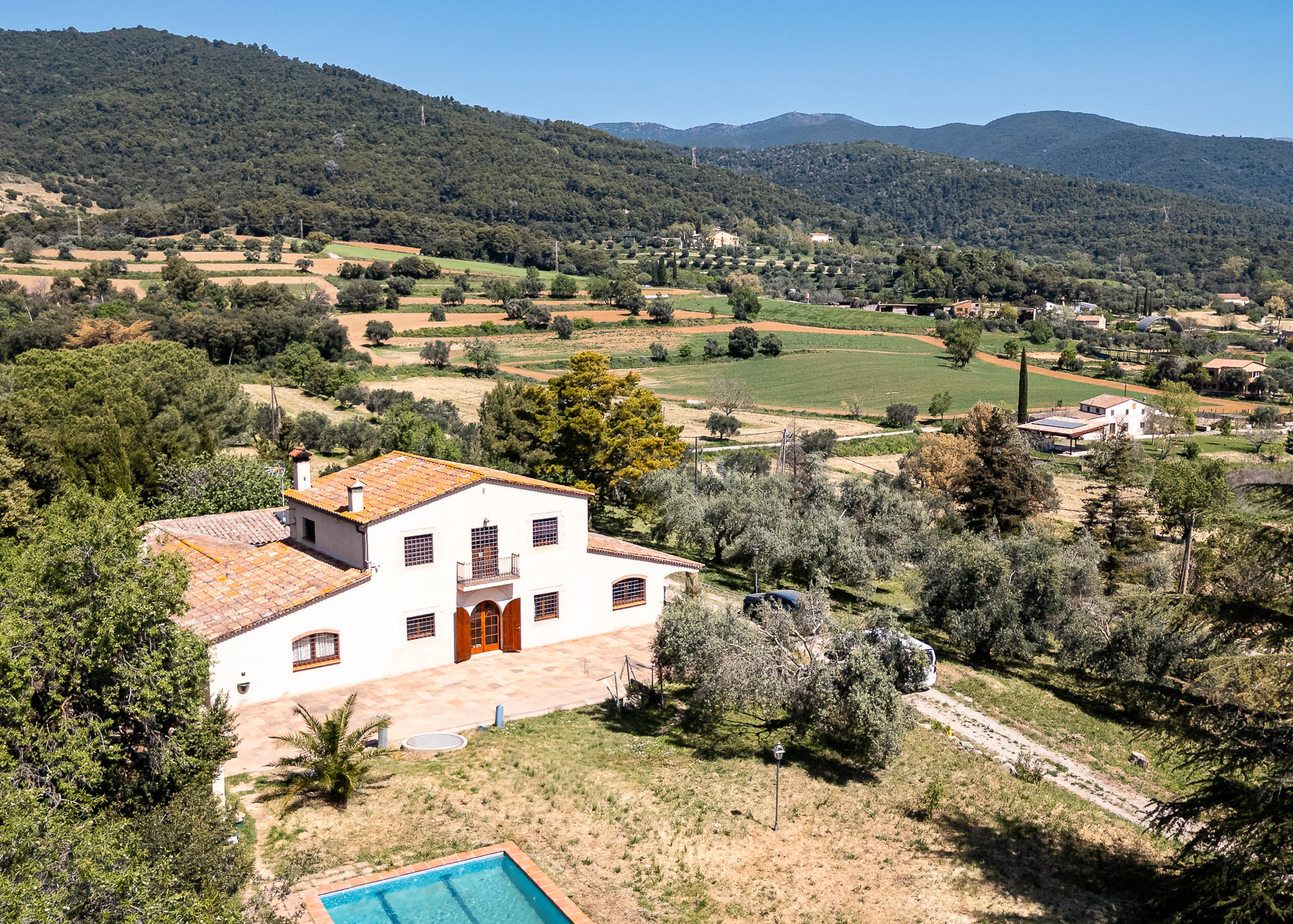 Exclusive country estate with olive grove and farmhouse in Corró d’Amunt