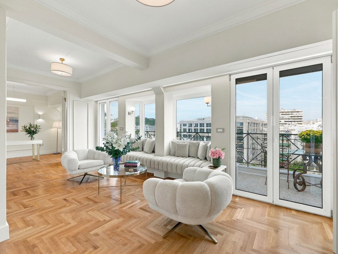 A distinguished penthouse with exceptional versatility