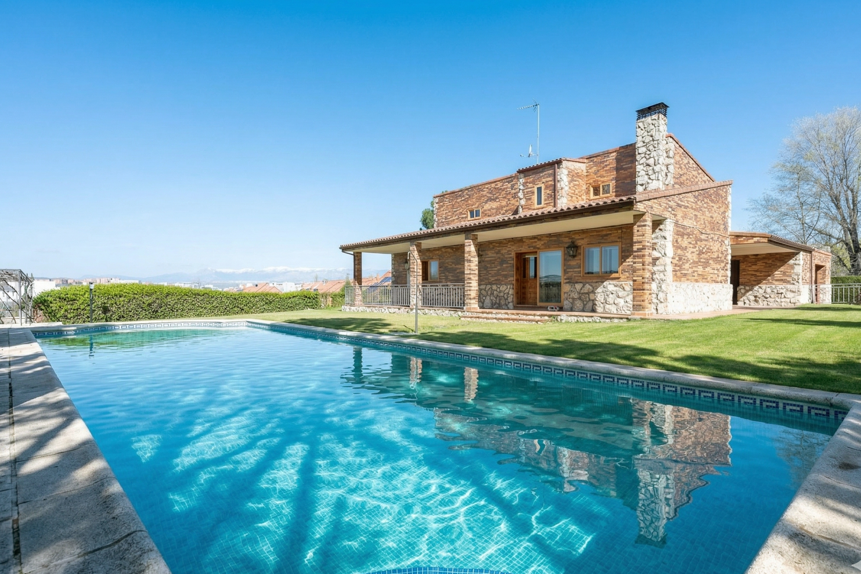 Exclusive Single-Family Home with panoramic views of the Sierra de Madrid in Soto de Viñuelas