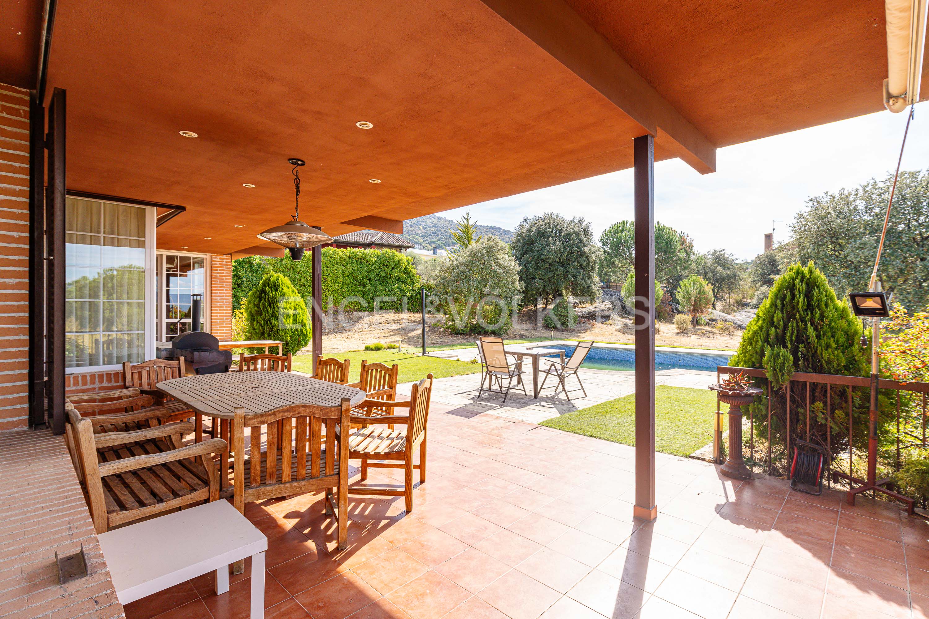 A designer retreat offering comfort and stunning views in Dominio de Fontenebro