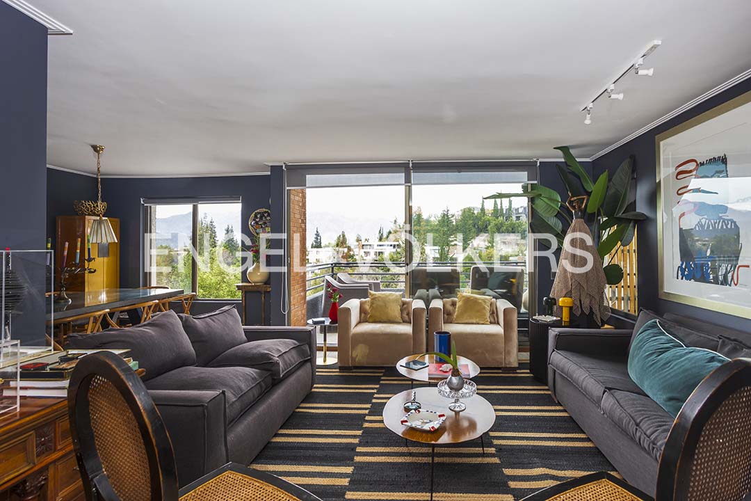 Remodelada en condominio Golf de Manquehue