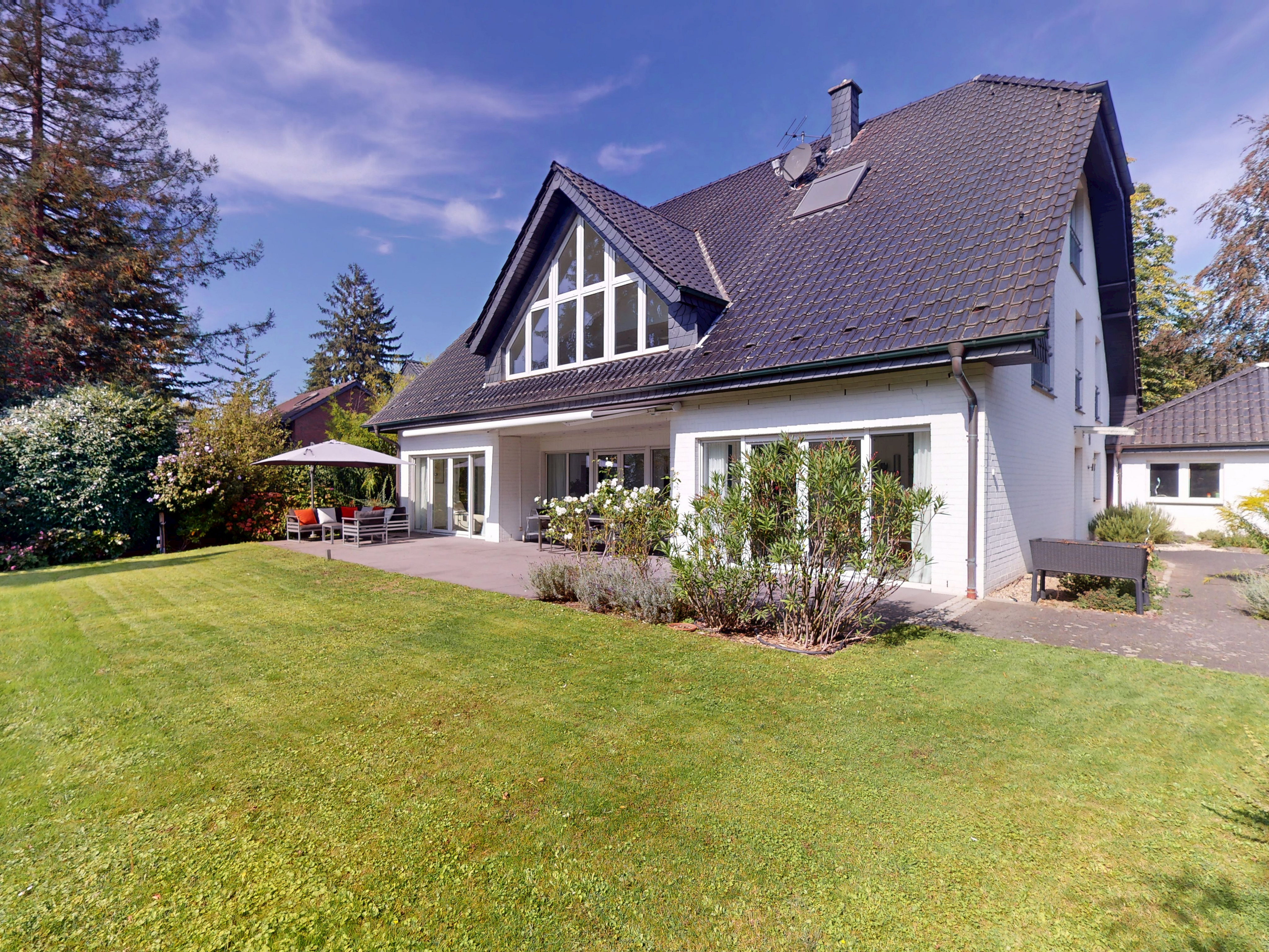 Exklusive Villa auf parkähnlichem Grundstück in bester Lage von Moers Kapellen