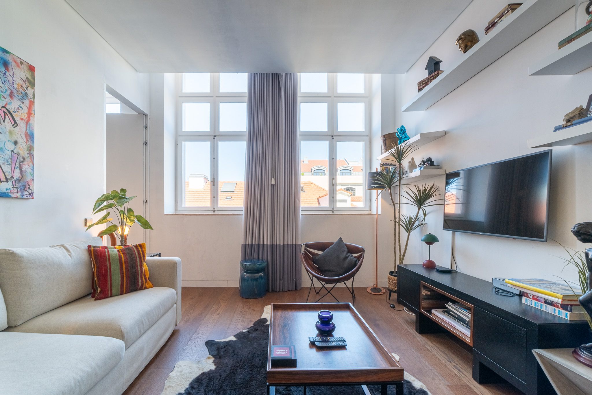 2-Bedroom Apartment in Dom Luís I Square | Ready-to-Rent Investment