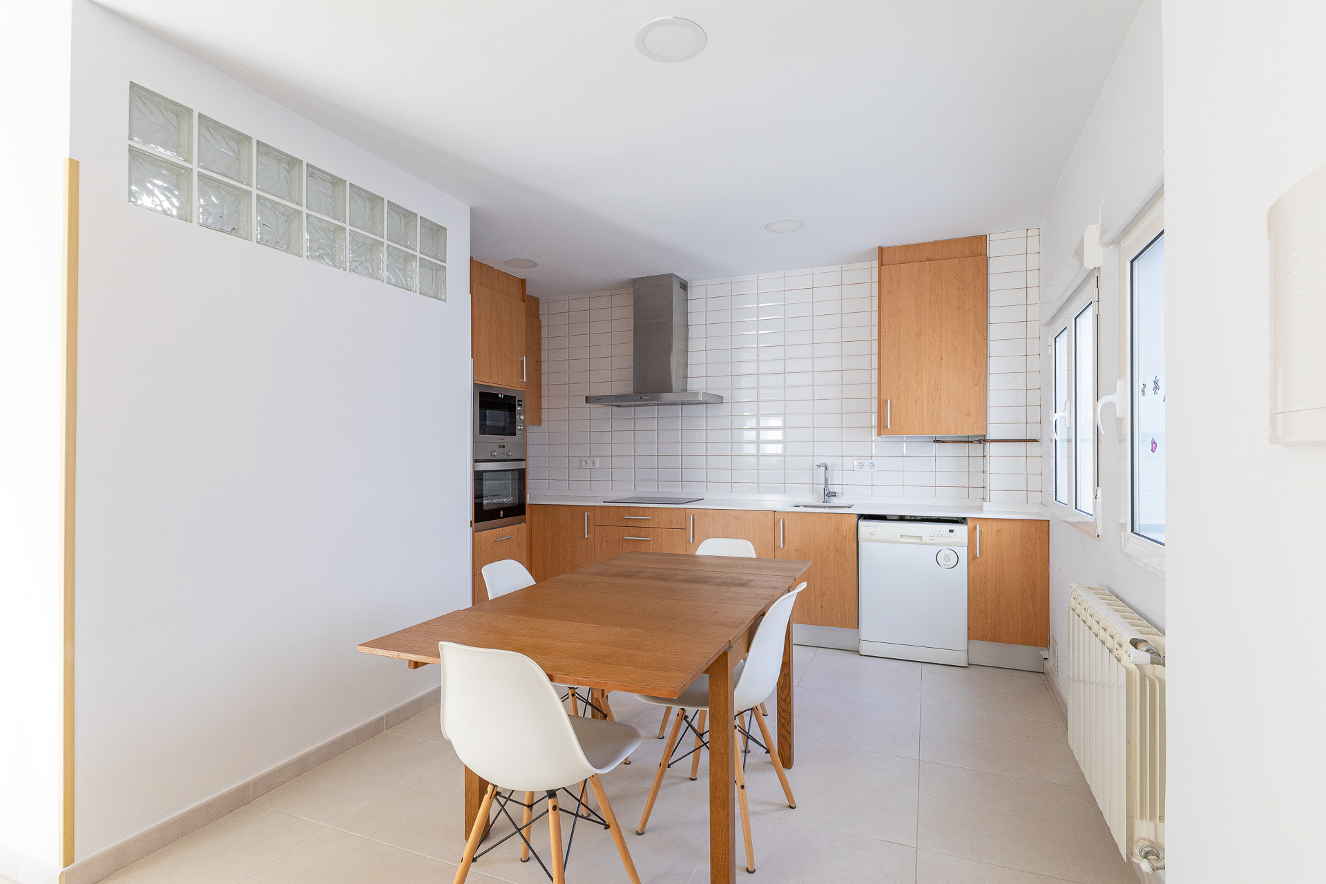 Bright and comfortable 3 bedroom apartment for rent on Calle Tarragona