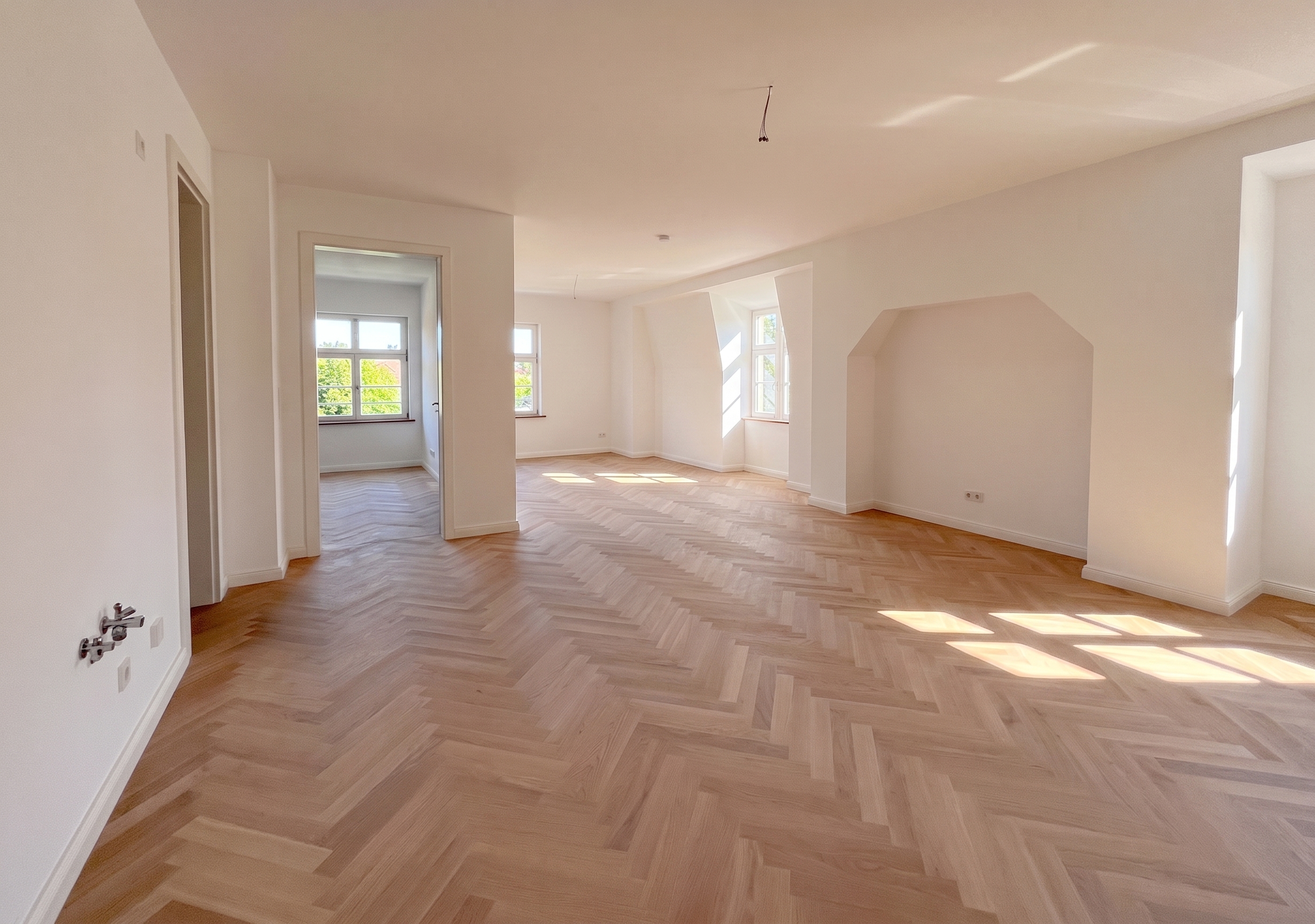 Historischer Altbau trifft höchsten Wohnkomfort –  entdecken Sie 18 weitere Wohneinheiten [AI-modified]