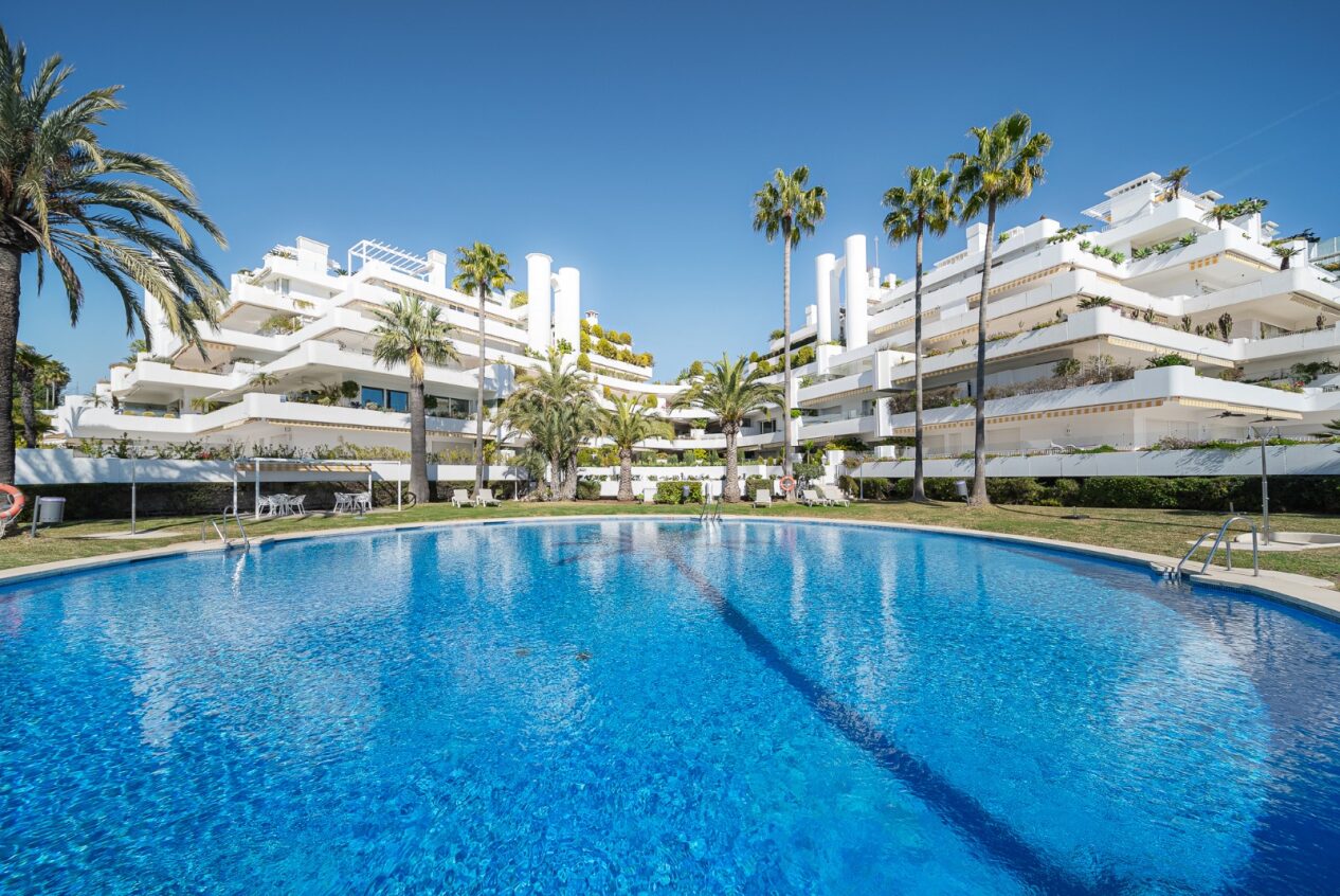 Elegant Apartment in Las Lomas del Marbella Club with Stunning Views