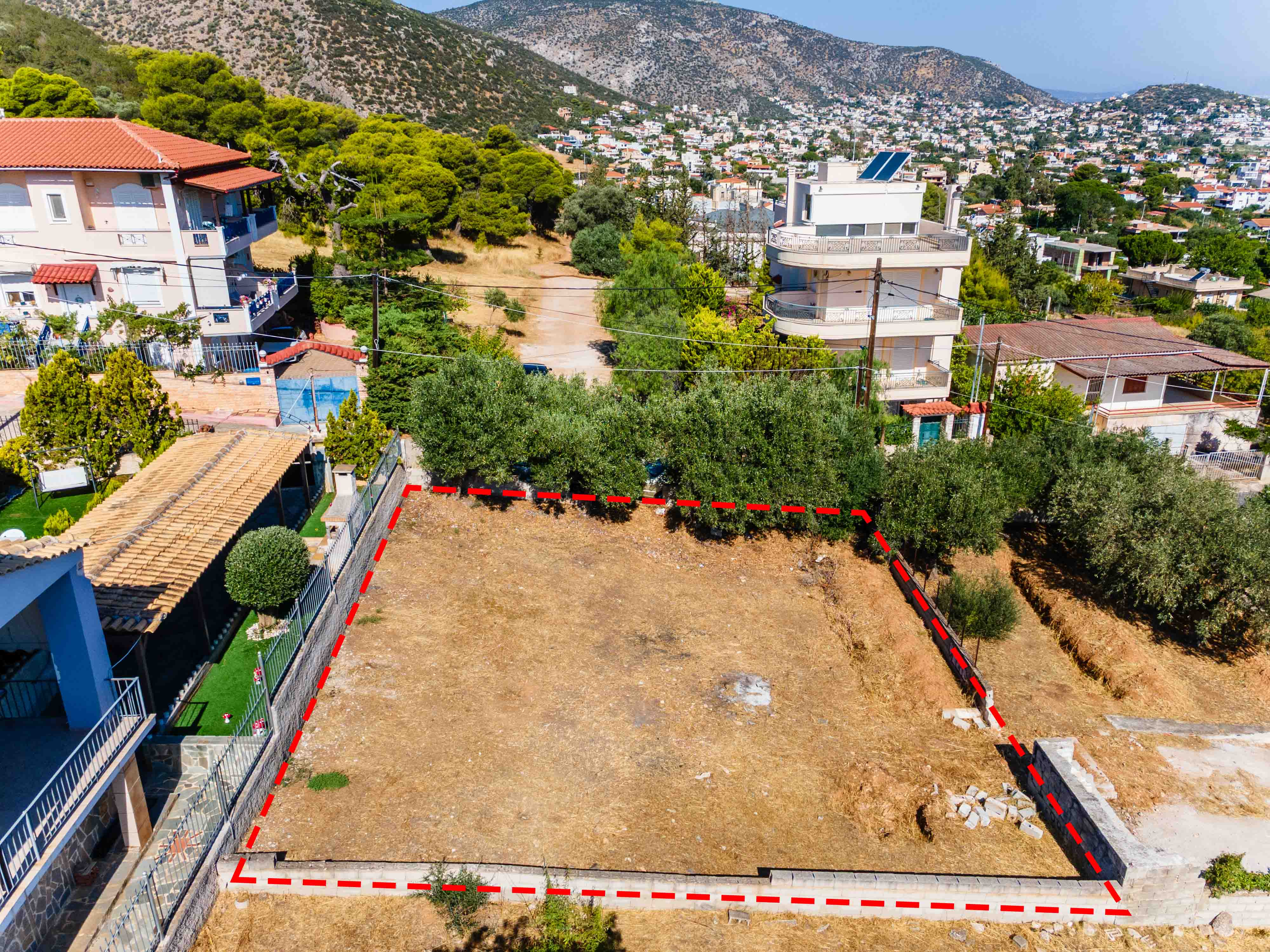 Exceptional investment plot of 370 sq.m. in Porto Rafti