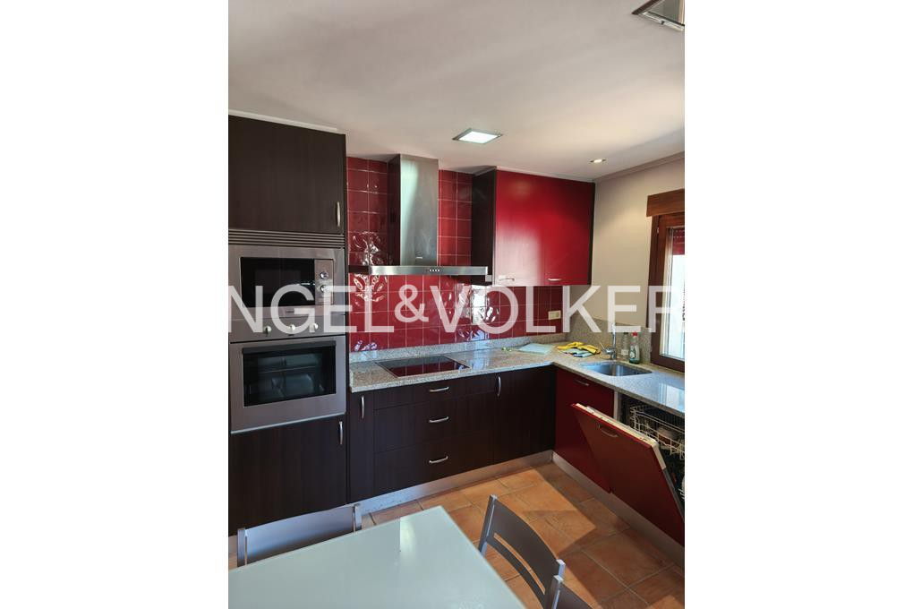 Engel&Völkers vende piso exterior, de dos habitaciones y dos baños, en el centro de Muros