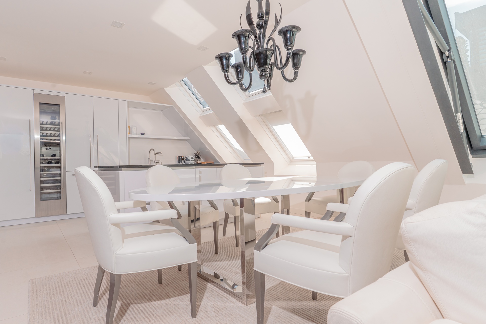 Ein privates Dachgeschoss-Refugium mit Licht, Raum und Substanz.