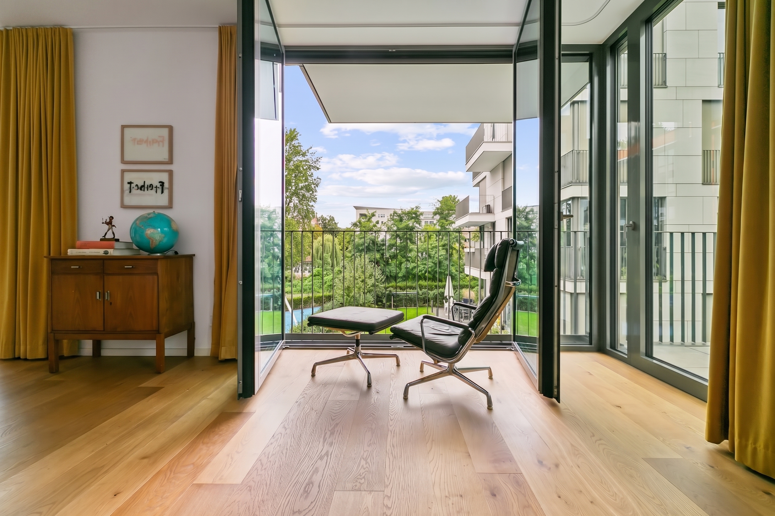 Exklusives Design-Apartment mit zwei Balkonen im OASIS Berlin
