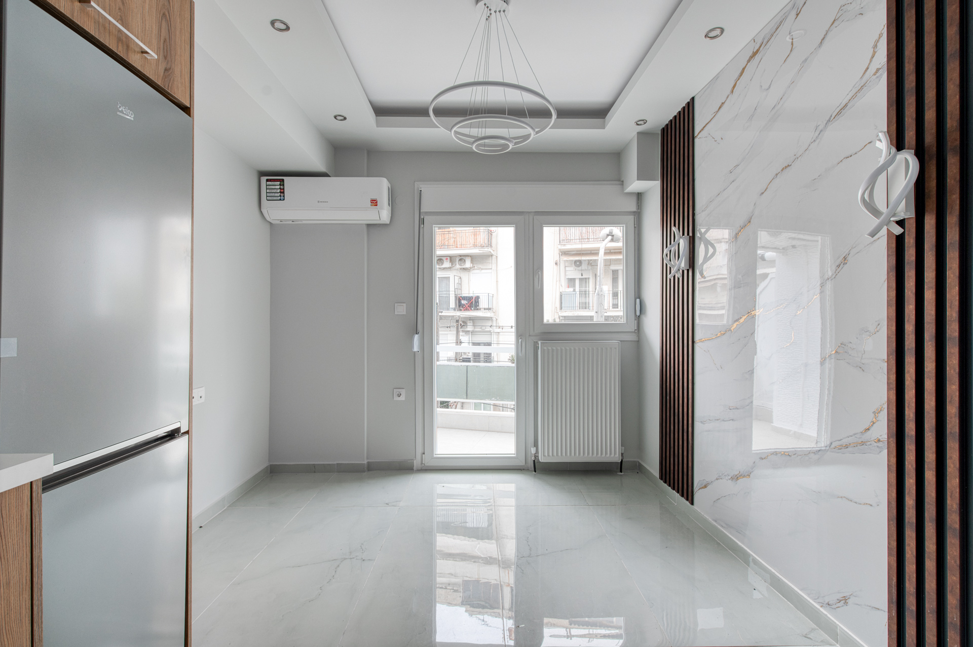 Renovated 2nd floor apartment next to Analipsi metro station