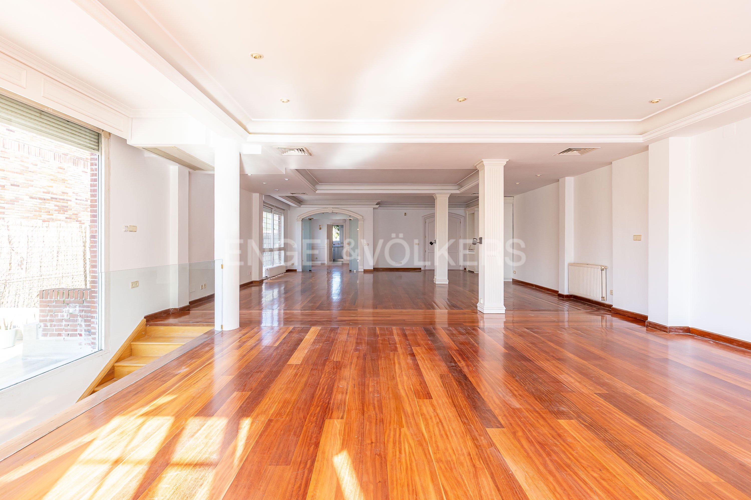 Spectacular Semi-detached Villa
