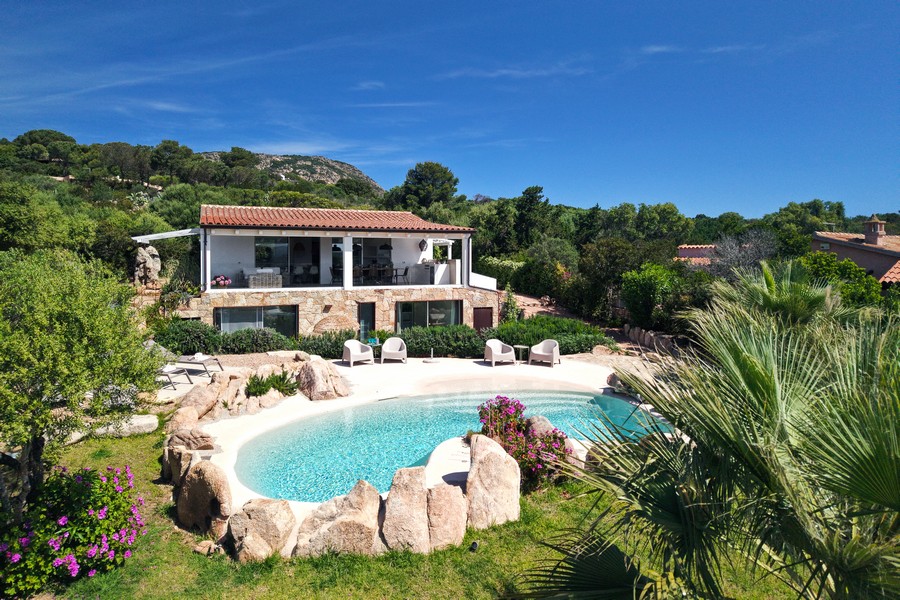 Villa Istana, design contemporaneo fronte mare