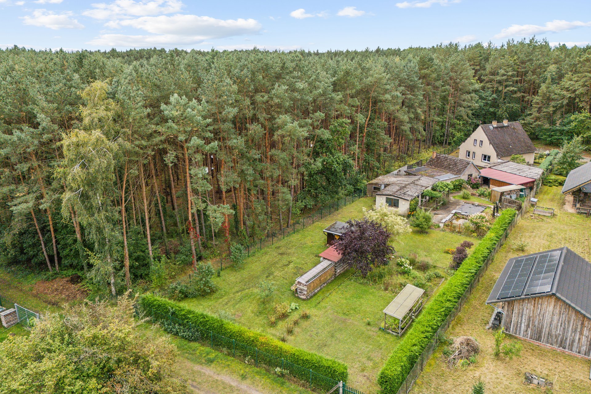 Einfamilienhaus am Waldrand mit Baureserve und zwei Zufahrten