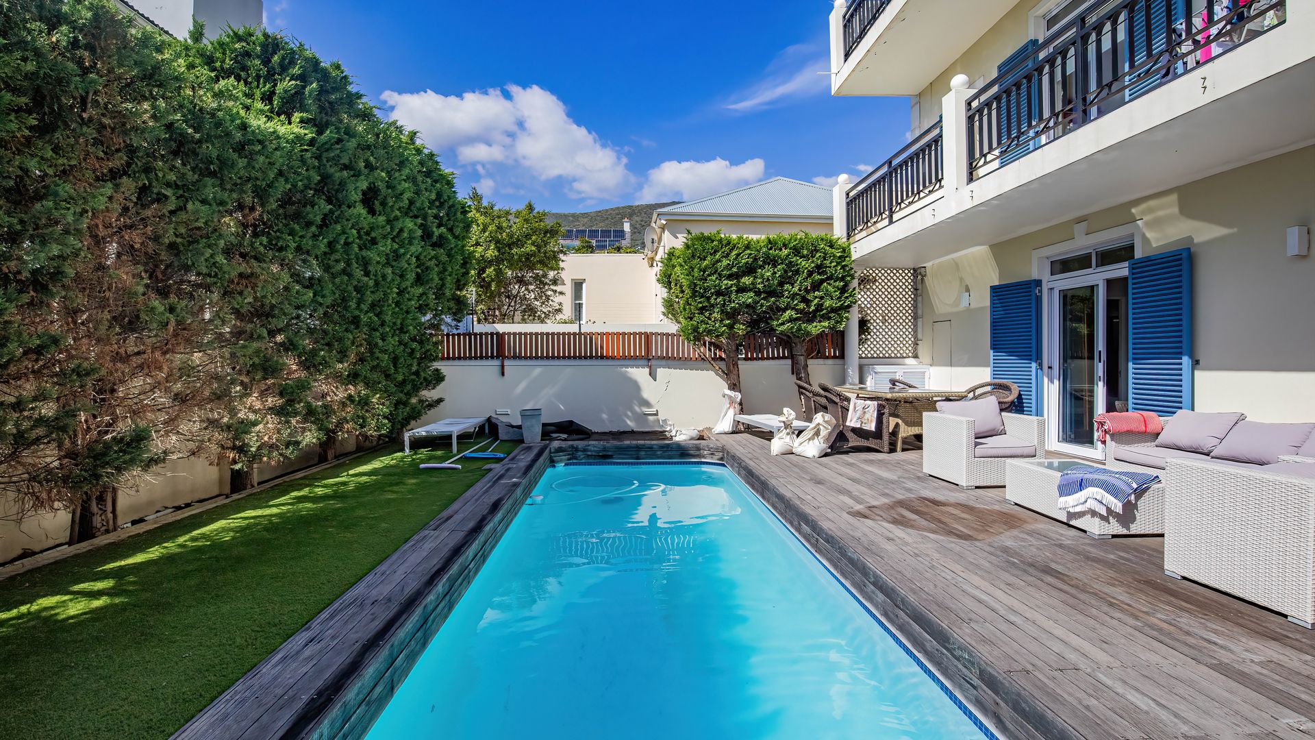 Elegant fully furnished 2-bedroom apartment in Fresnaye