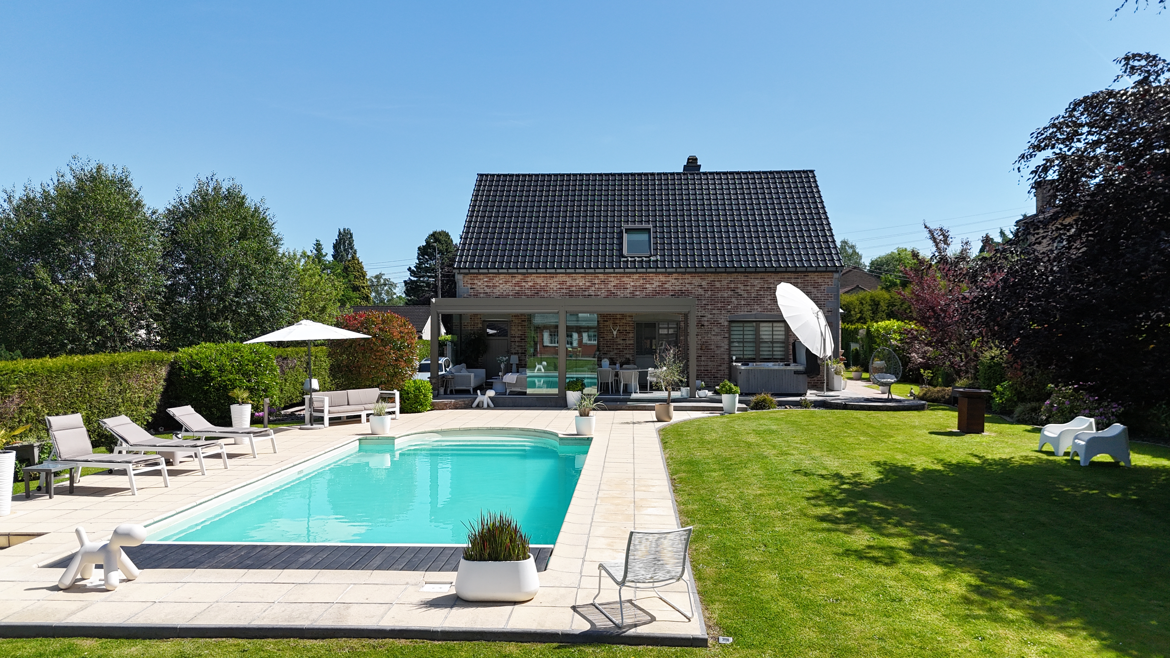 Luxury villa in Neupré with large pool and spacious hot tub
