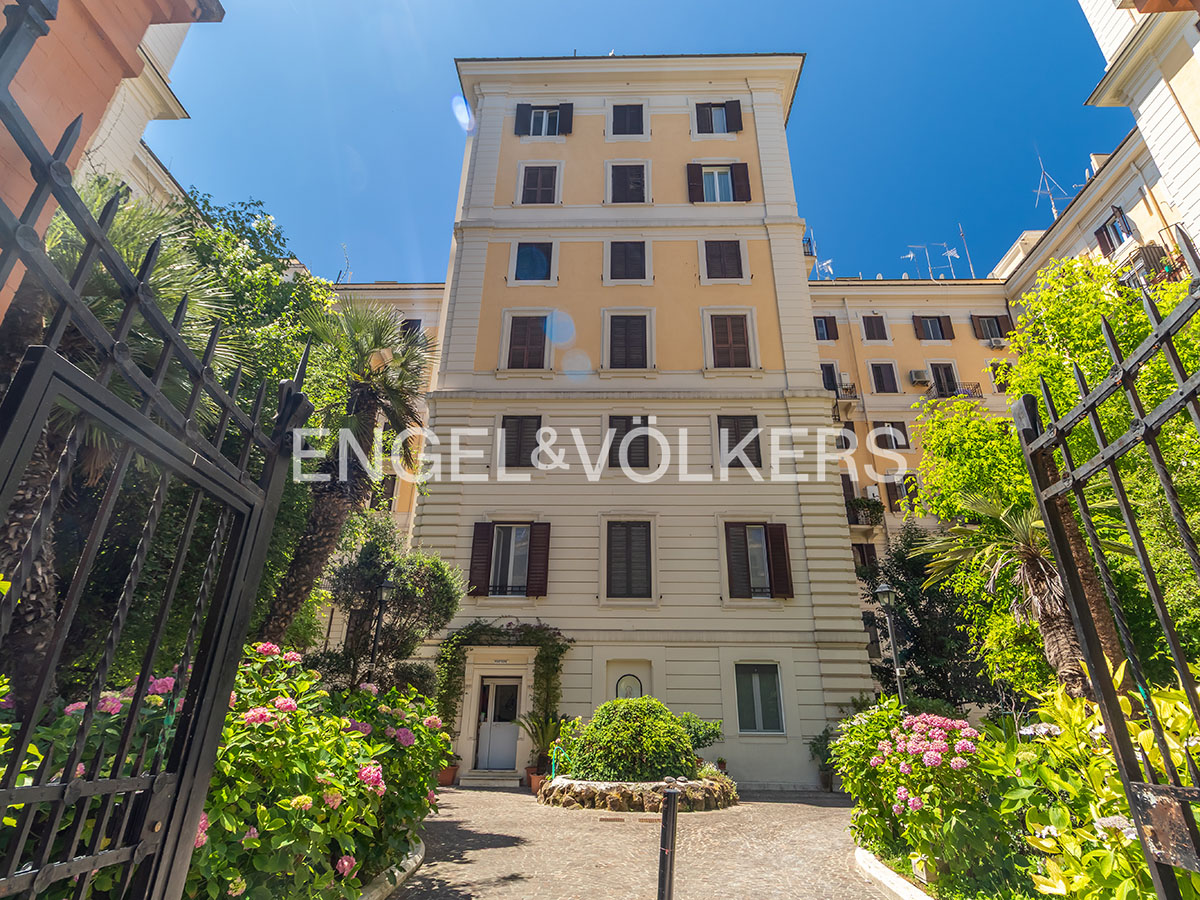 Exclusive period apartment in the heart of the Pinciano district