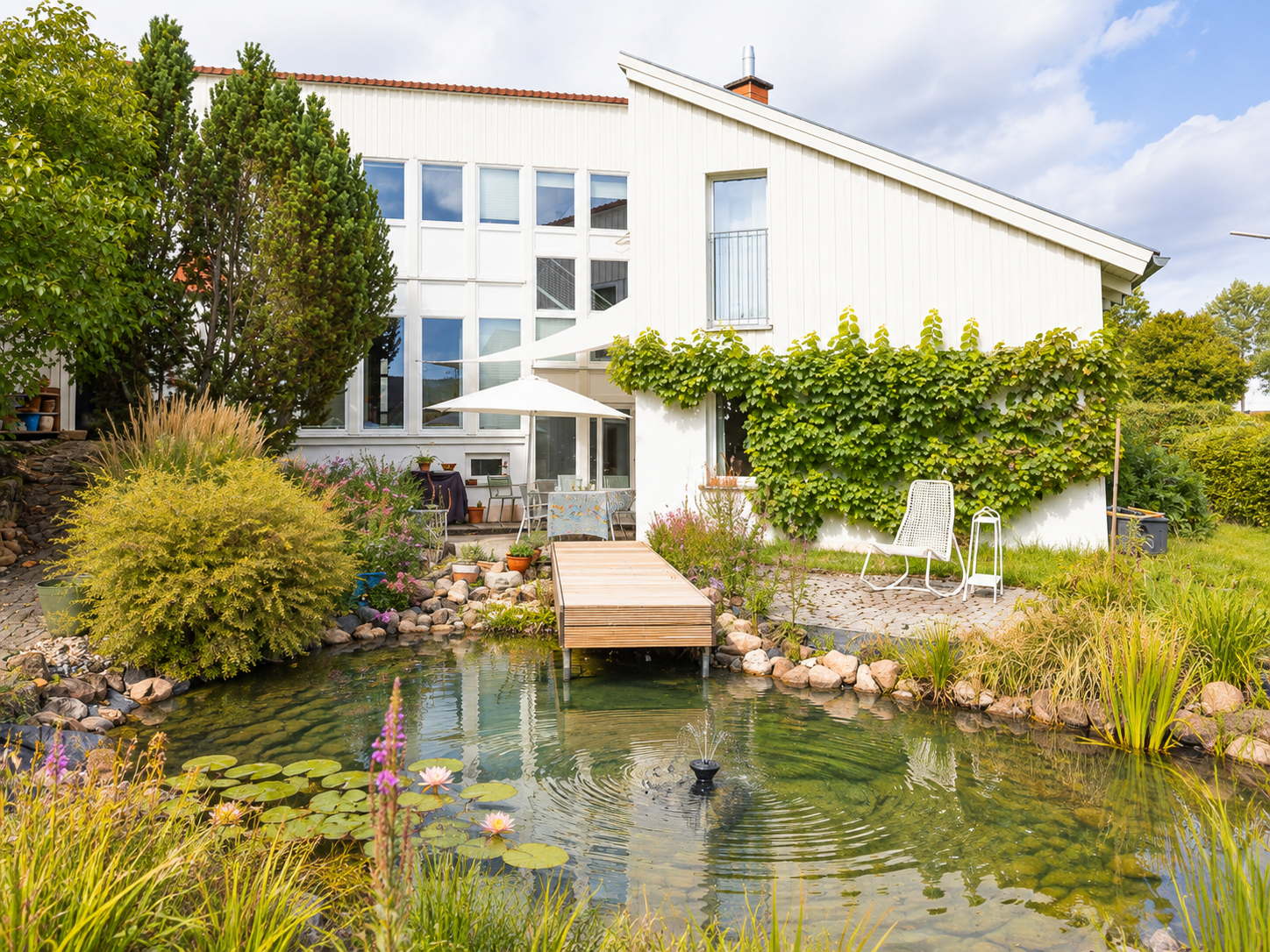 Individuelles Architektenhaus mit Split-Level, Sauna und großzügigem Gartengrundstück