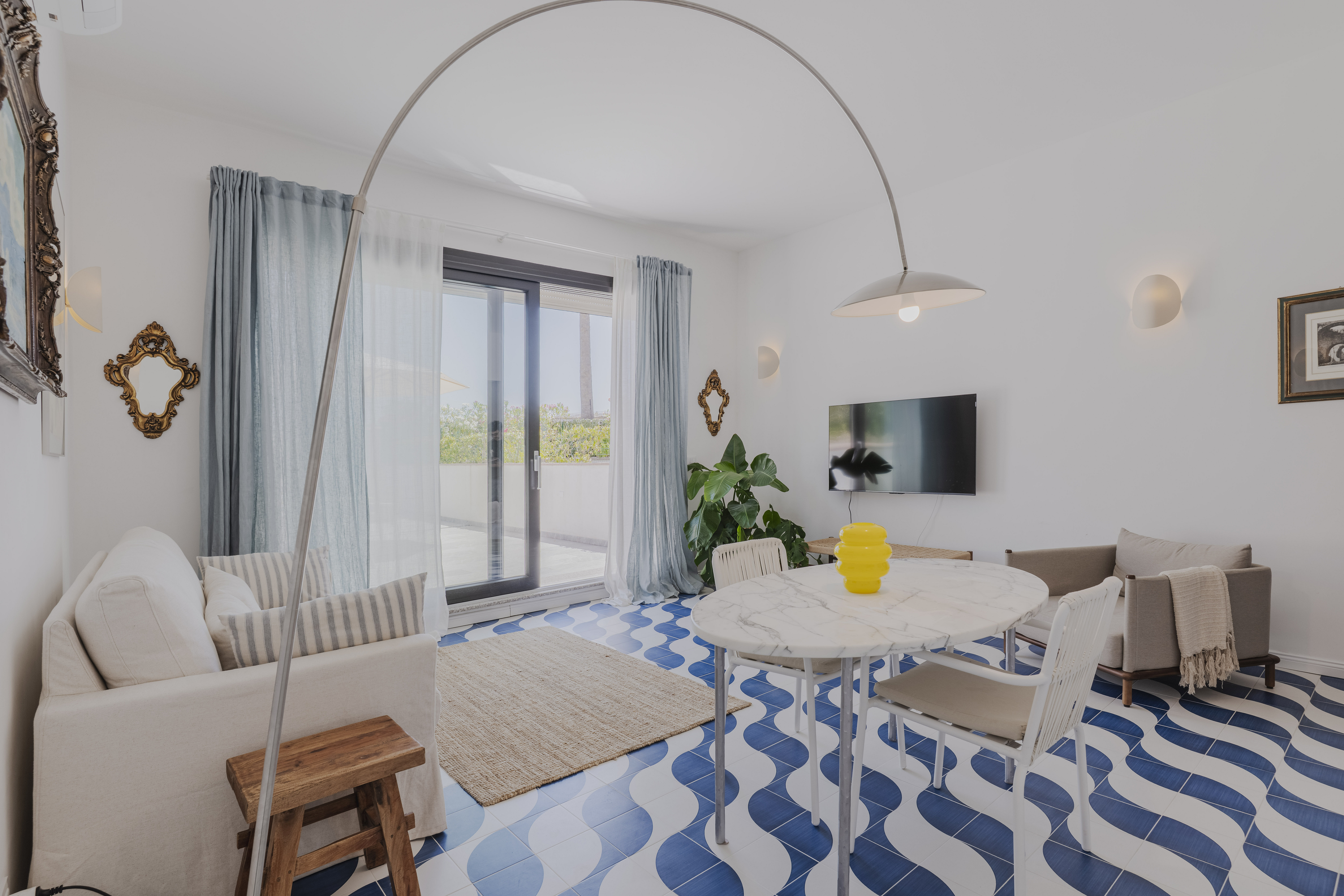 Corso Italia | Contemporary design a few steps from the sea