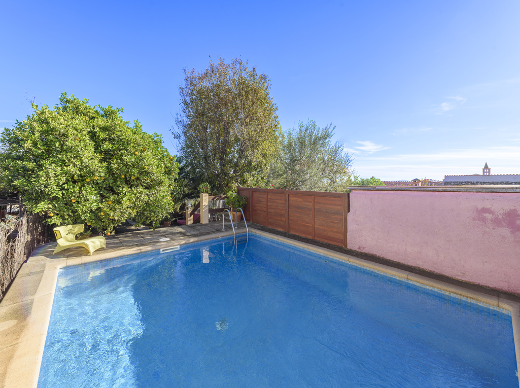 Townhouse with garden and pool in Campanet