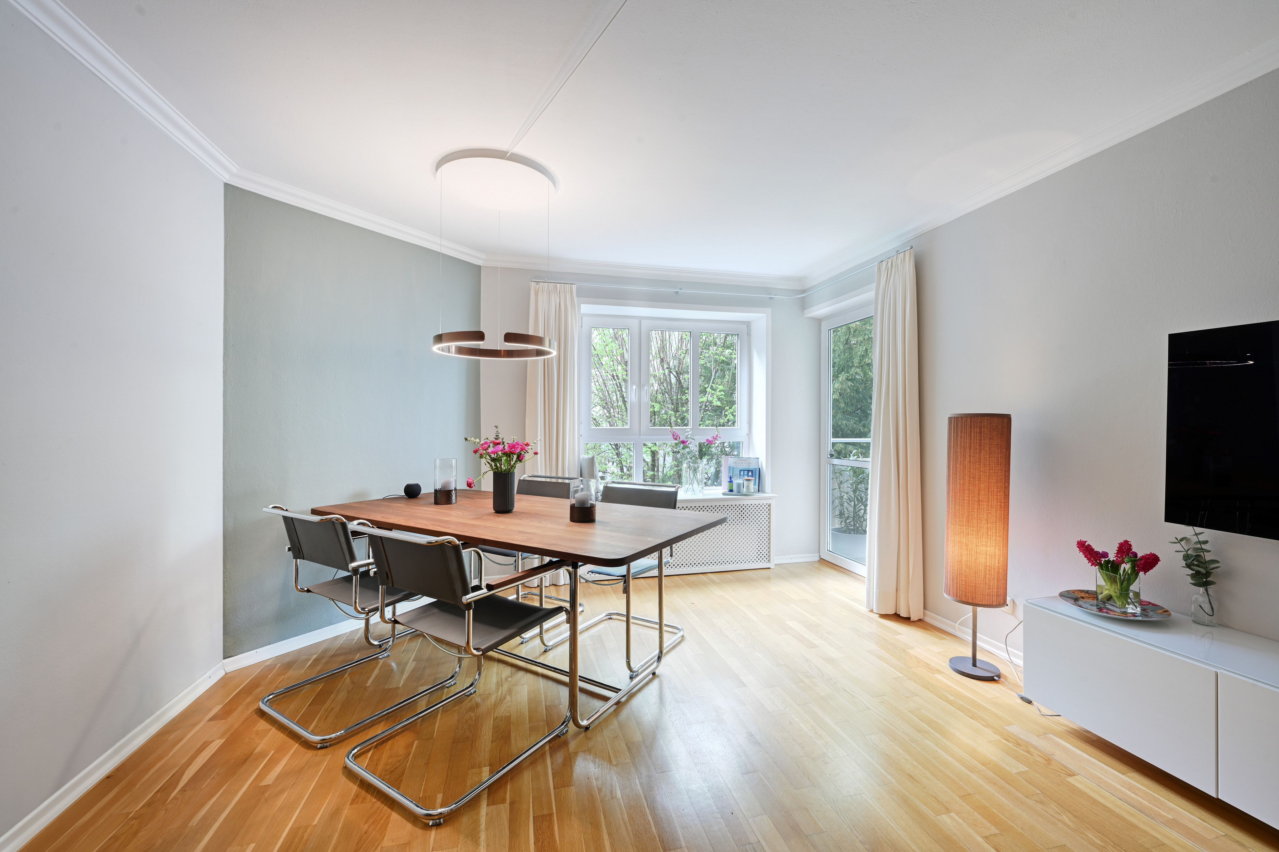 Prime location in Maxvorstadt - stylish 2 rooms with sunny balcony