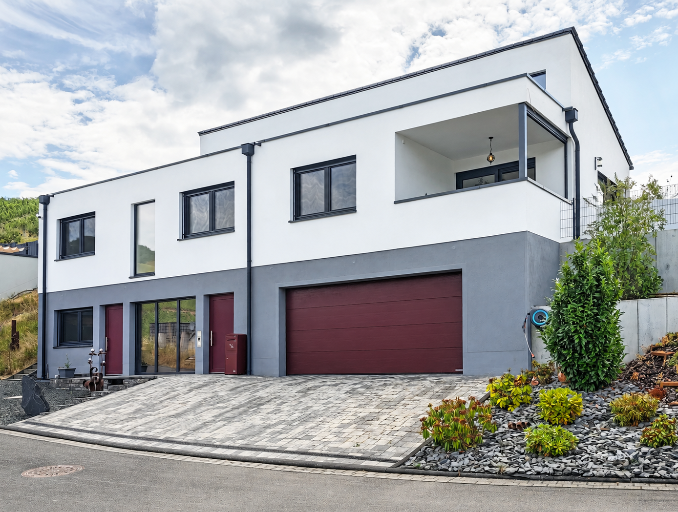 Einzugsbereites KfW40-Effizienzhaus in Holzständerbauweise (ISOWOODHAUS) mit pflegeleichtem Garten & Doppel-Garage