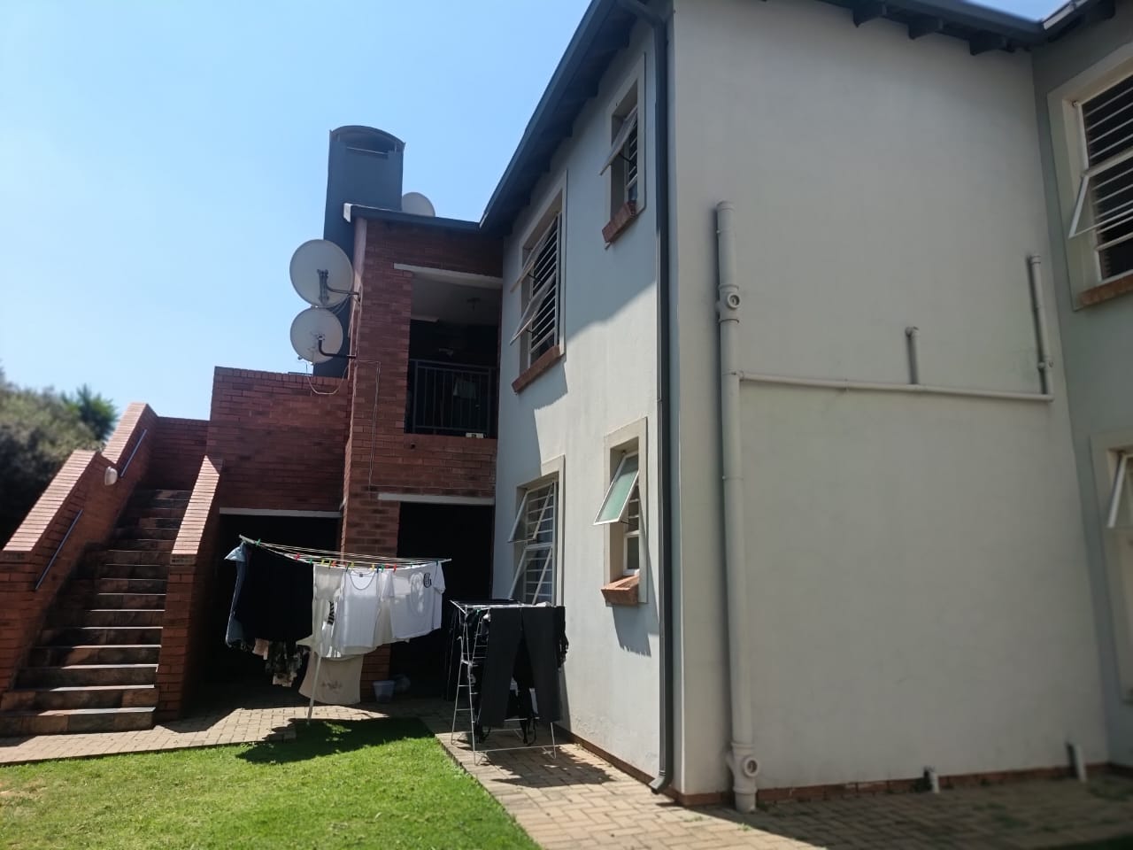 3-BEDROOM,2 BATH IN A COZY DUPLEX.