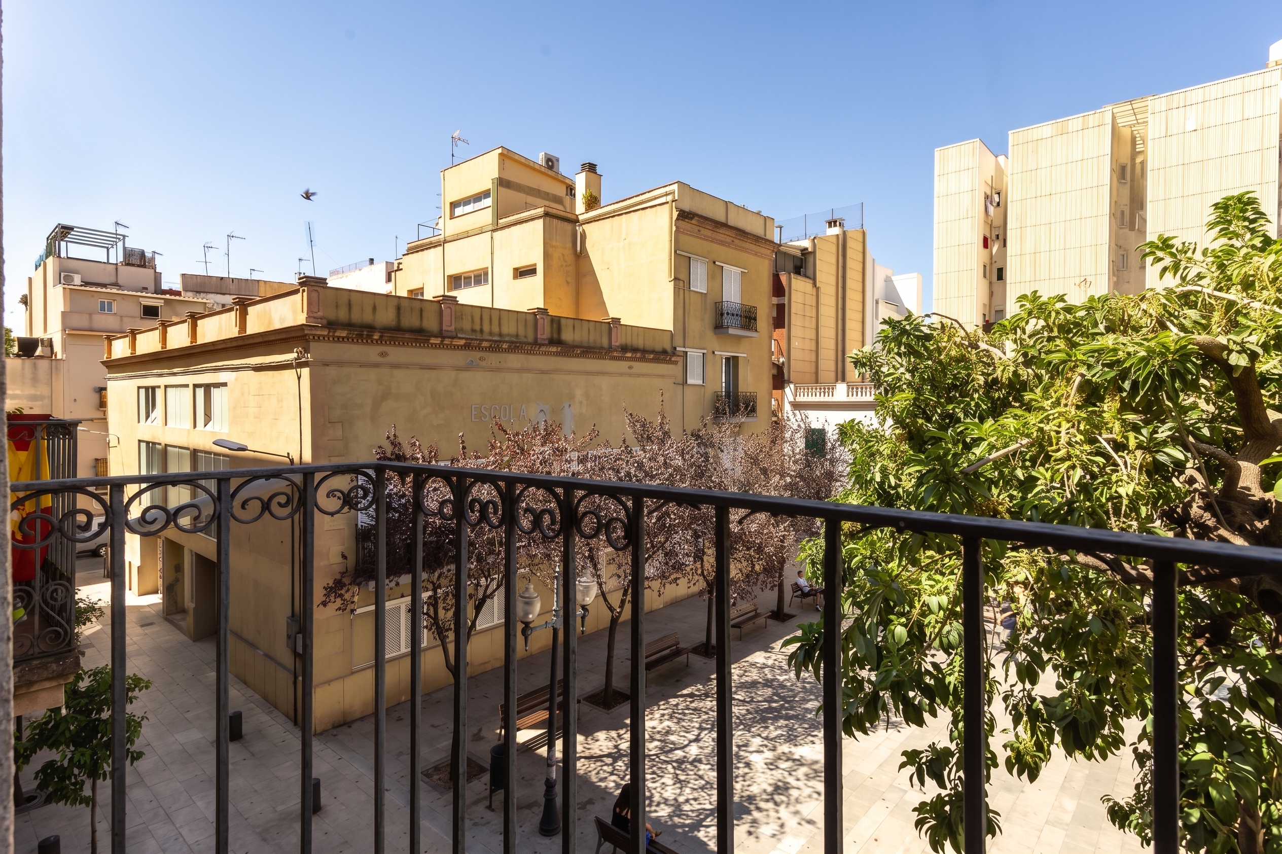 Flat in need of renovation in Plaza de Prim