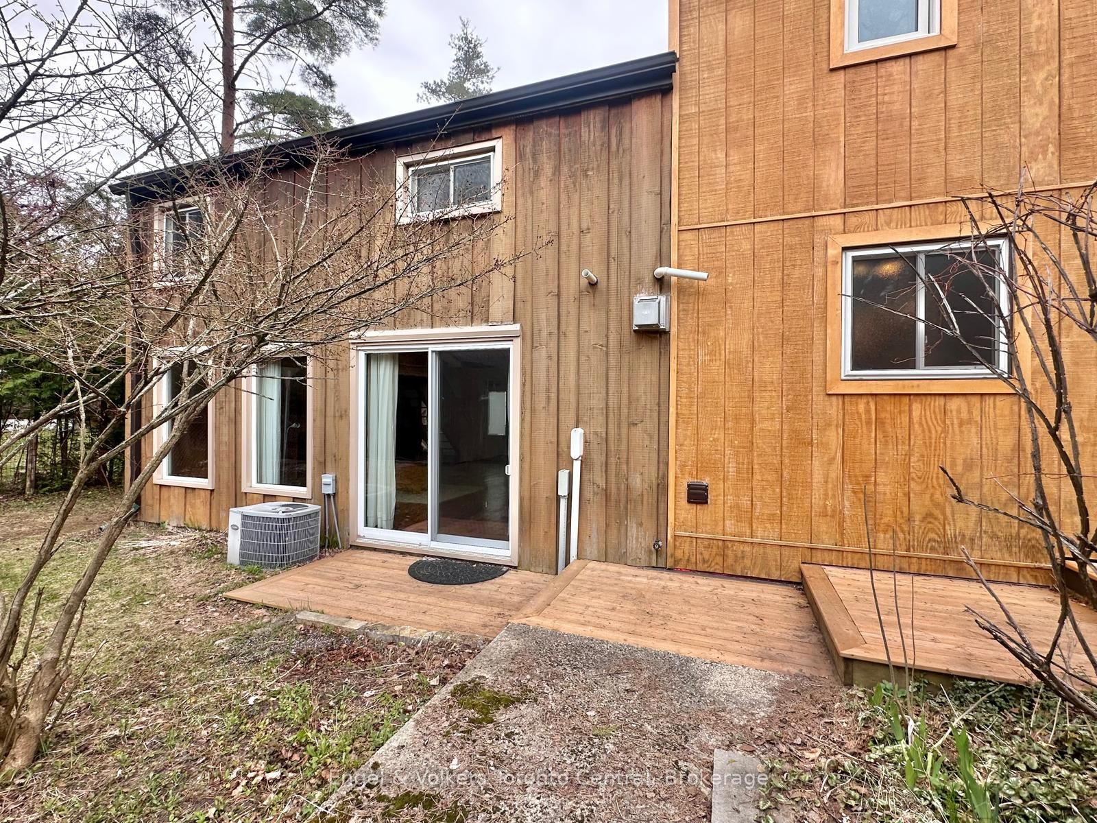 An Ideal Four-Season Retreat In The Heart Of Blue Mountain