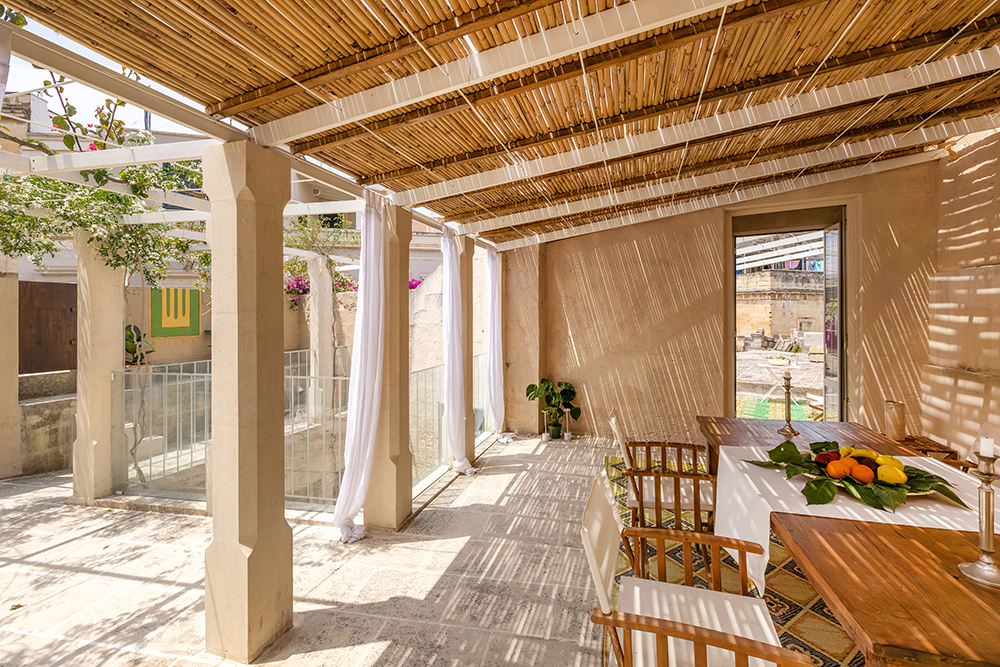 A nomadic artist's home