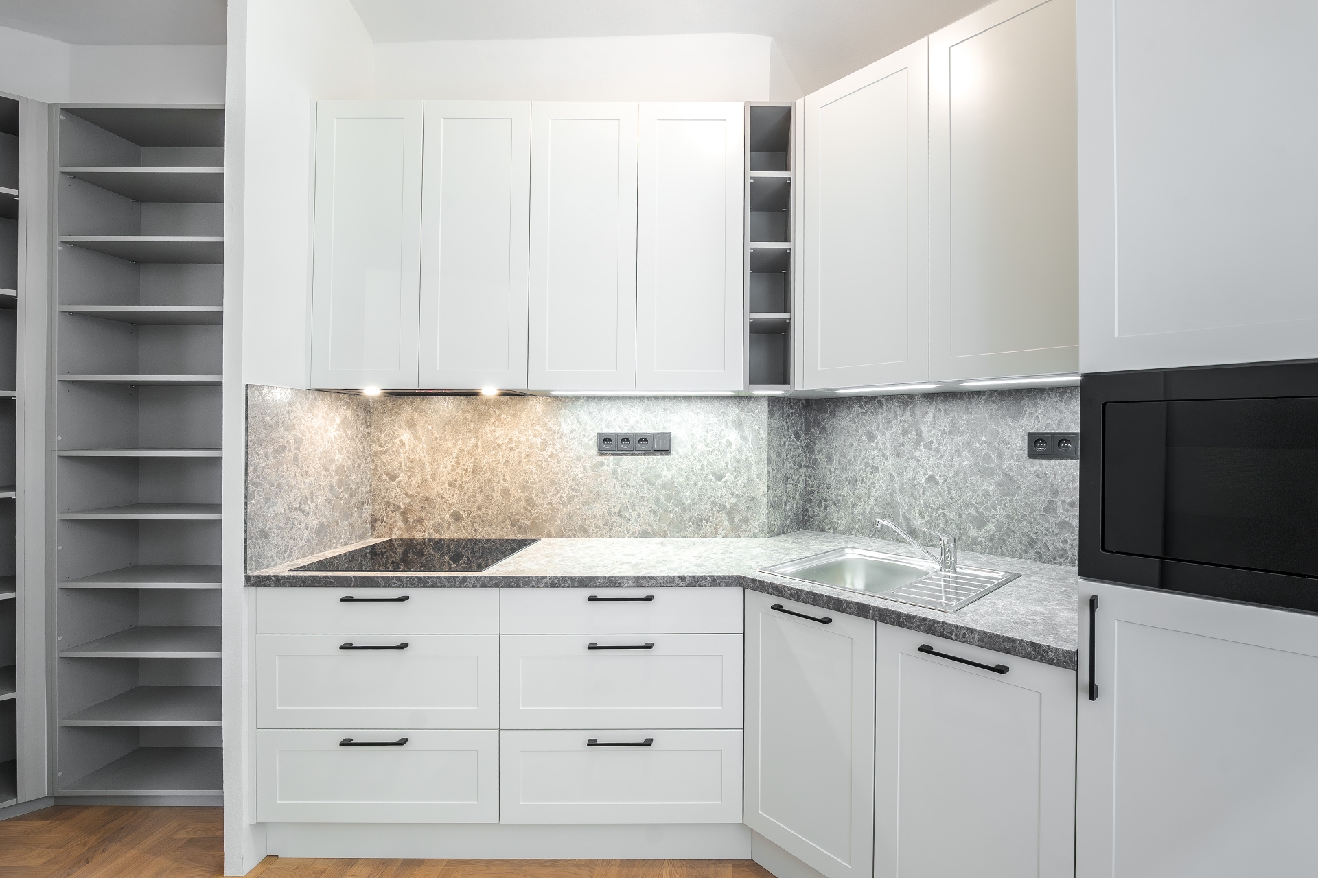 Rent a 2+1 apartment after reconstruction right by the embankment