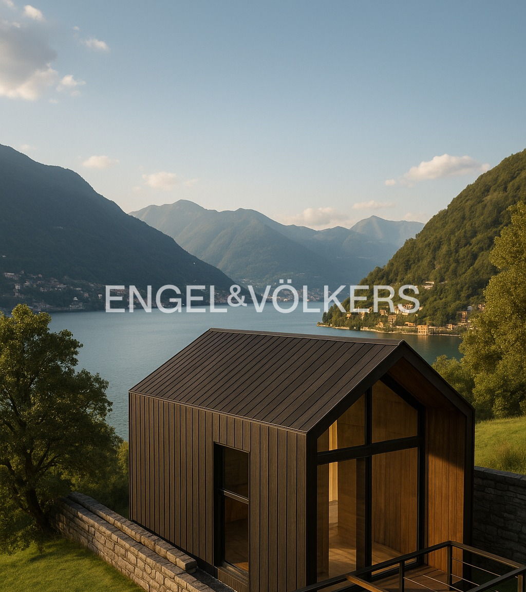 Building land with view of Lake Como
