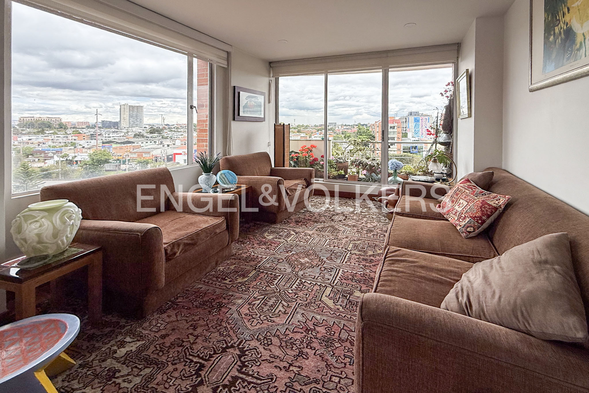 Penthouse con balcón y vista para venta en el Virrey