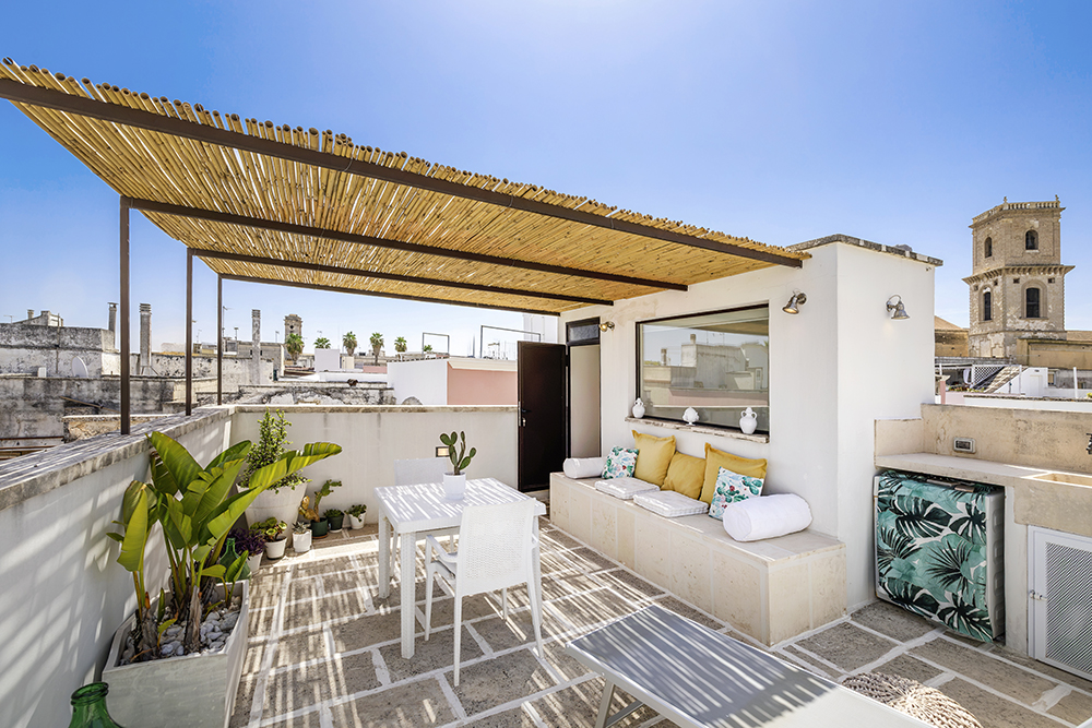 Two Independent Apartments  – Convertible into one residence