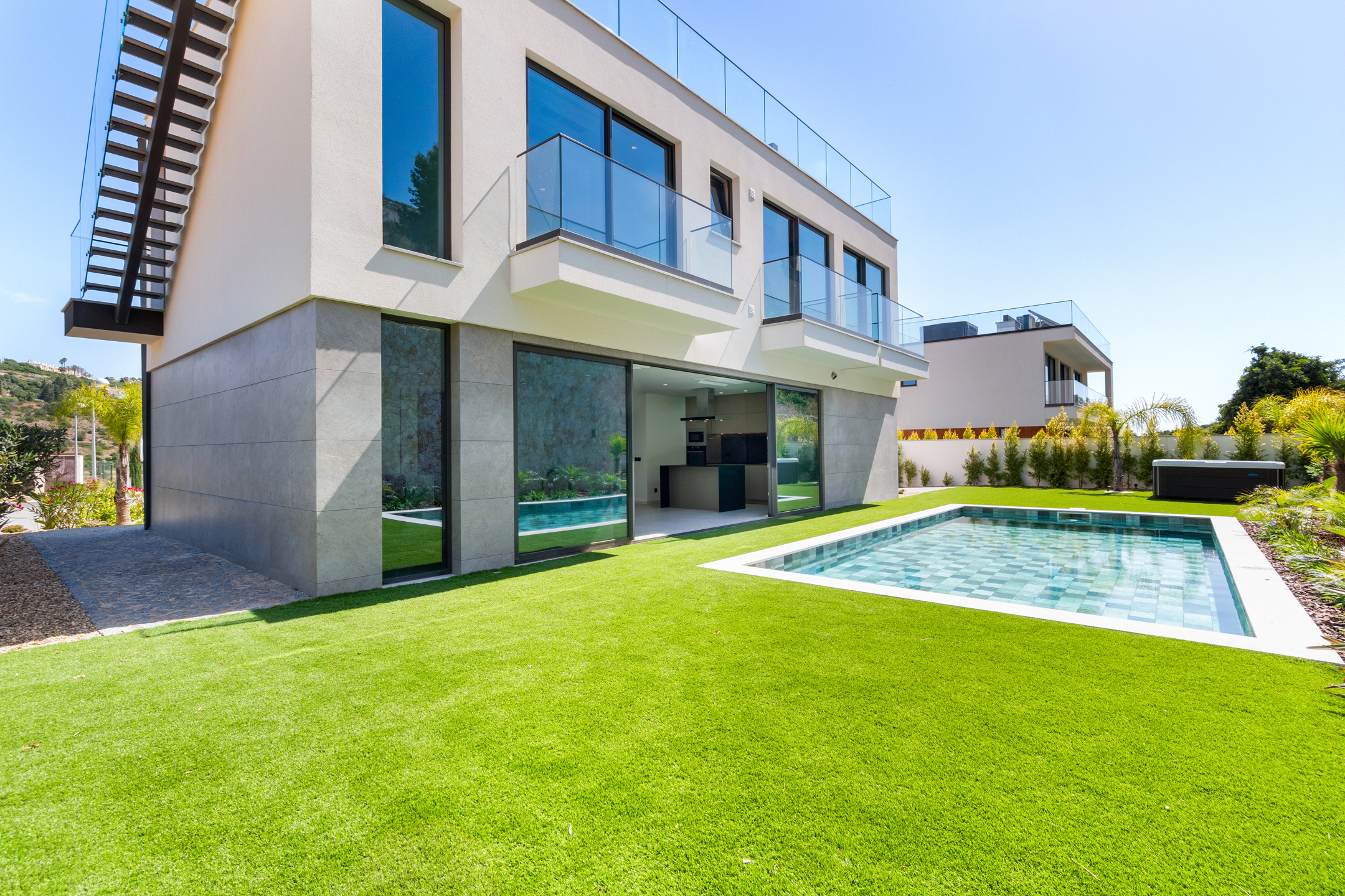 New and Modern 4-Bedroom Villa with Pool and Jacuzzi